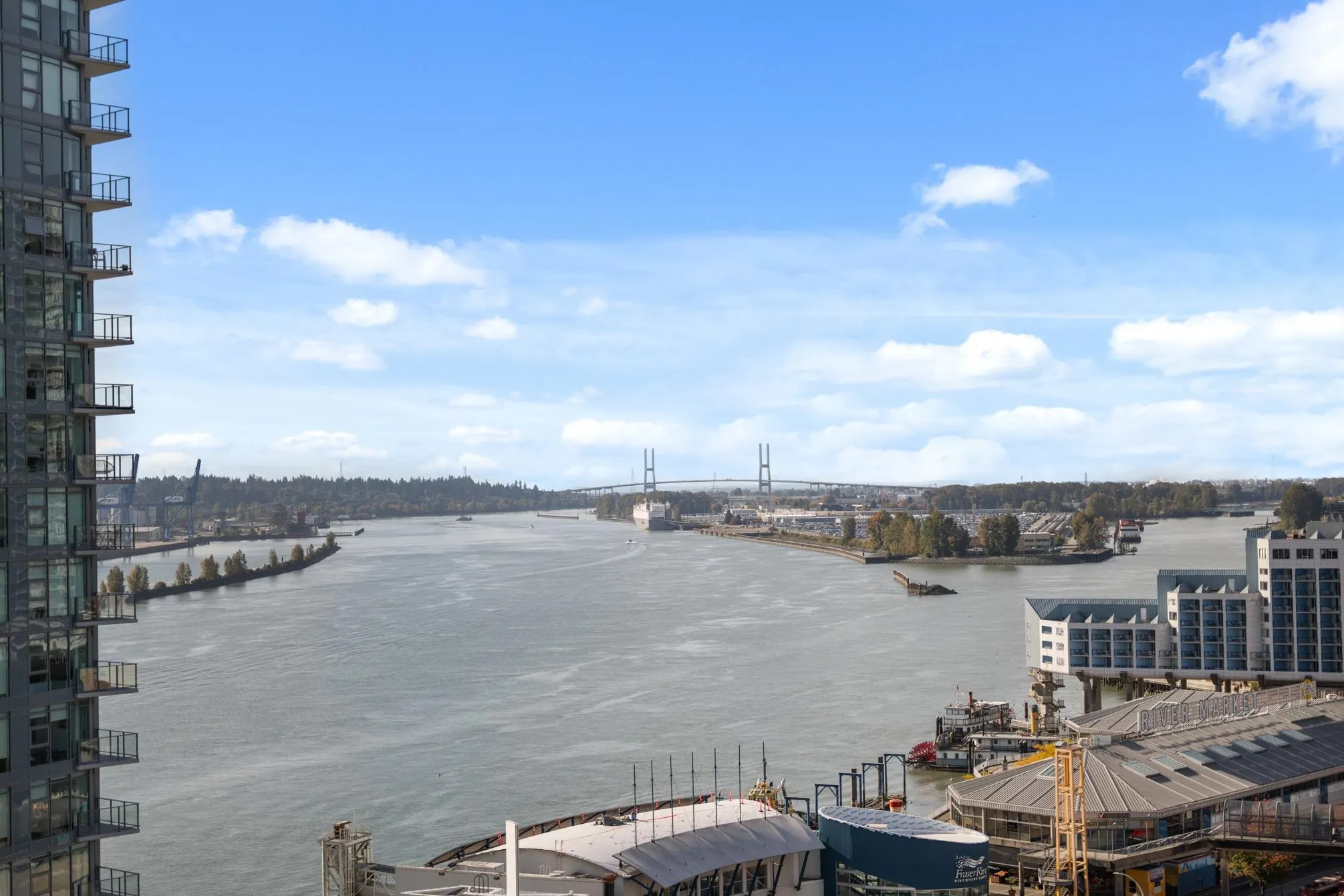 1610 668 Columbia Street