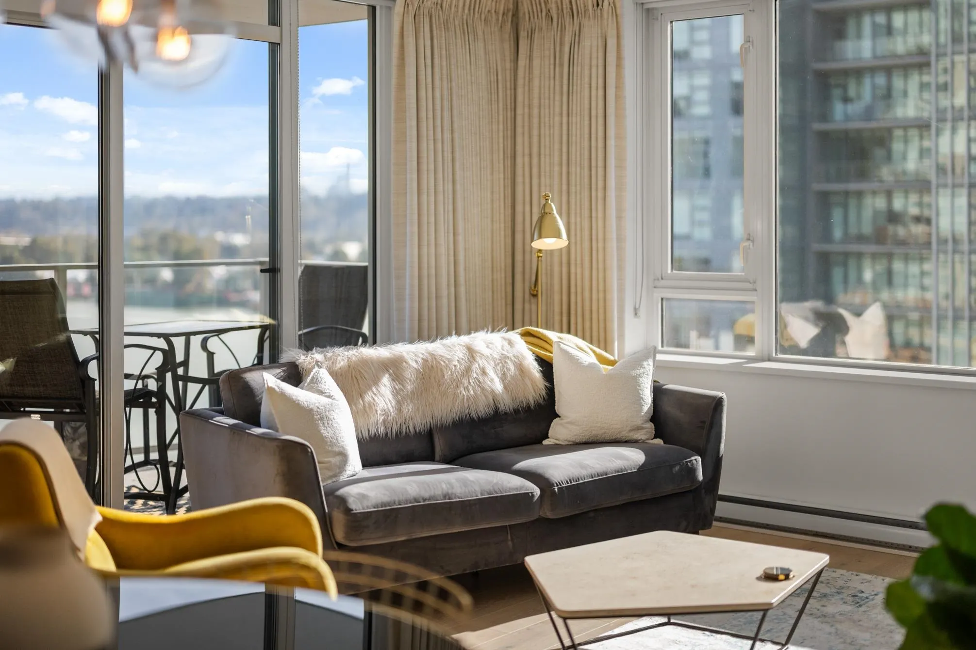 1610 668 Columbia Street