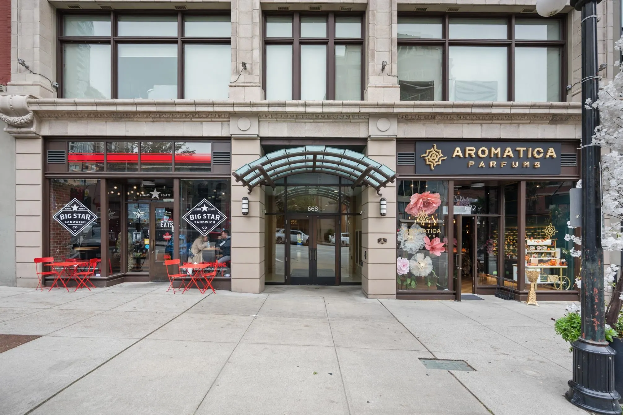 1610 668 Columbia Street