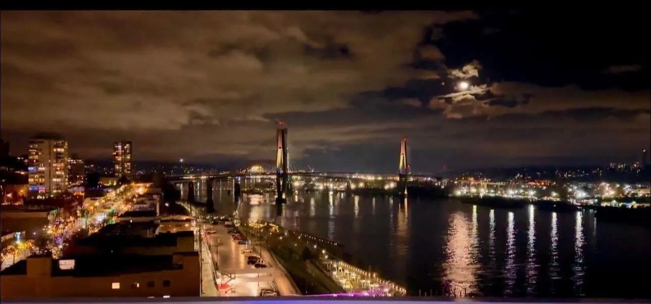 1610 668 Columbia Street