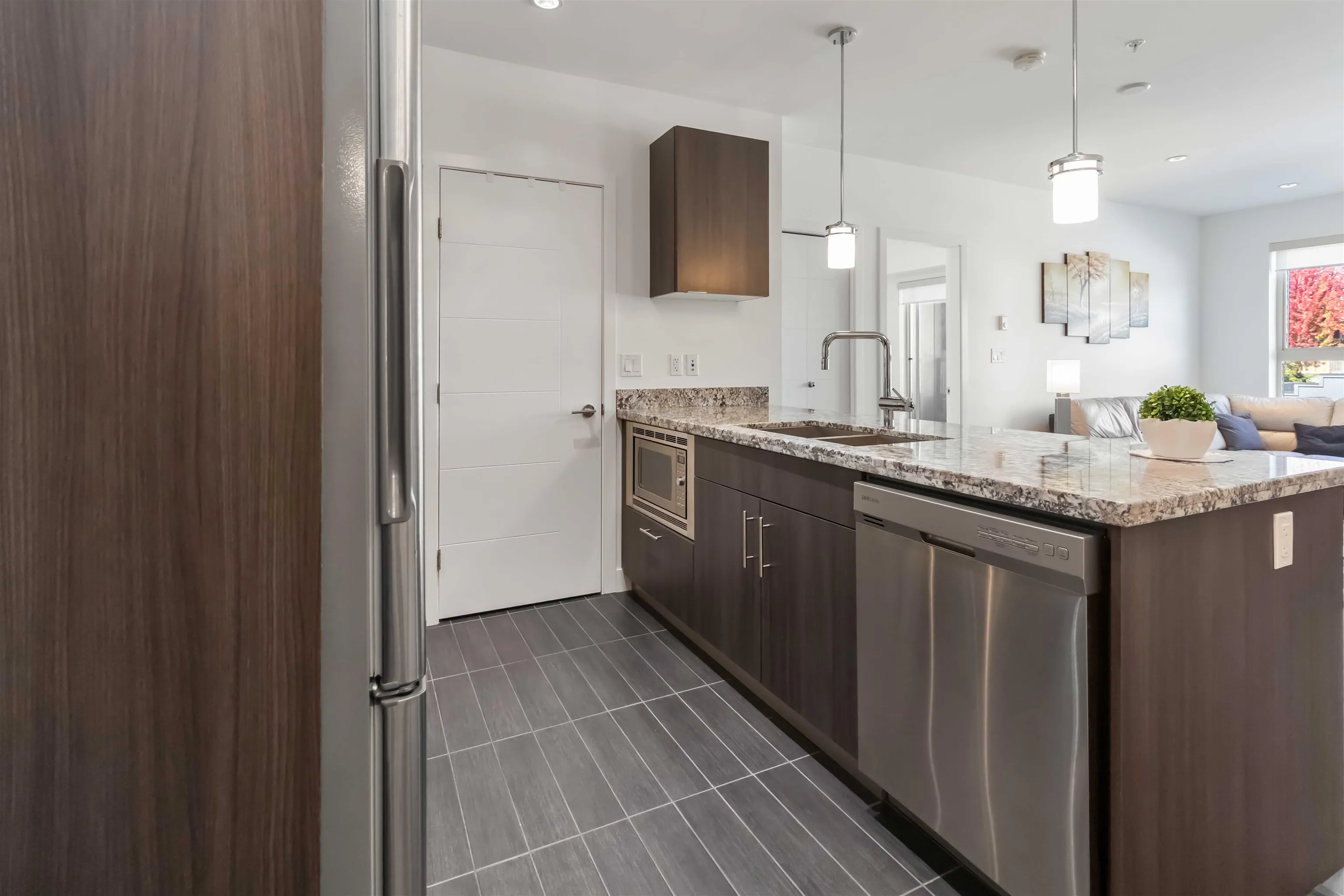 303 5688 Hastings Street