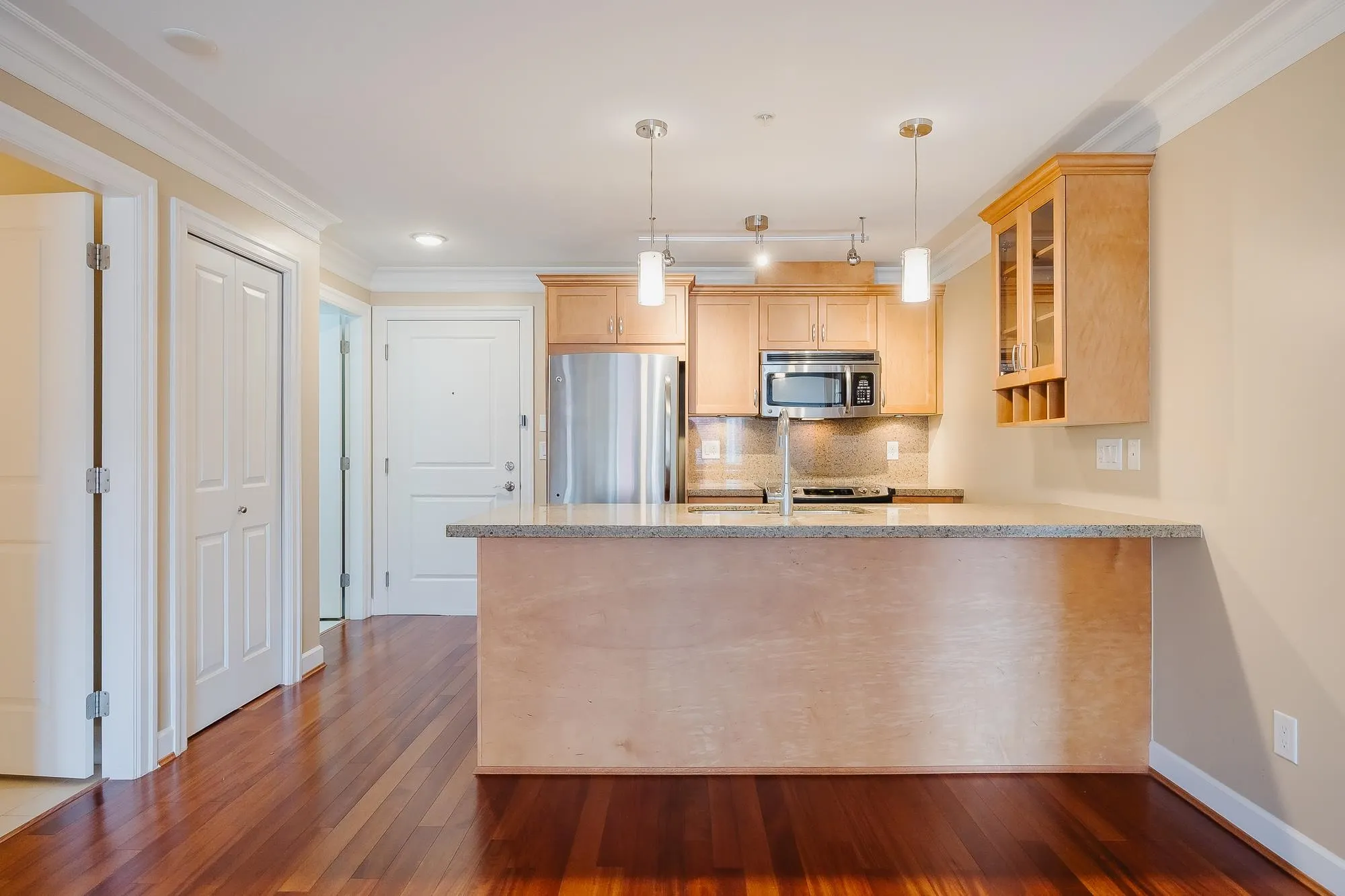 305 15357 Roper Avenue