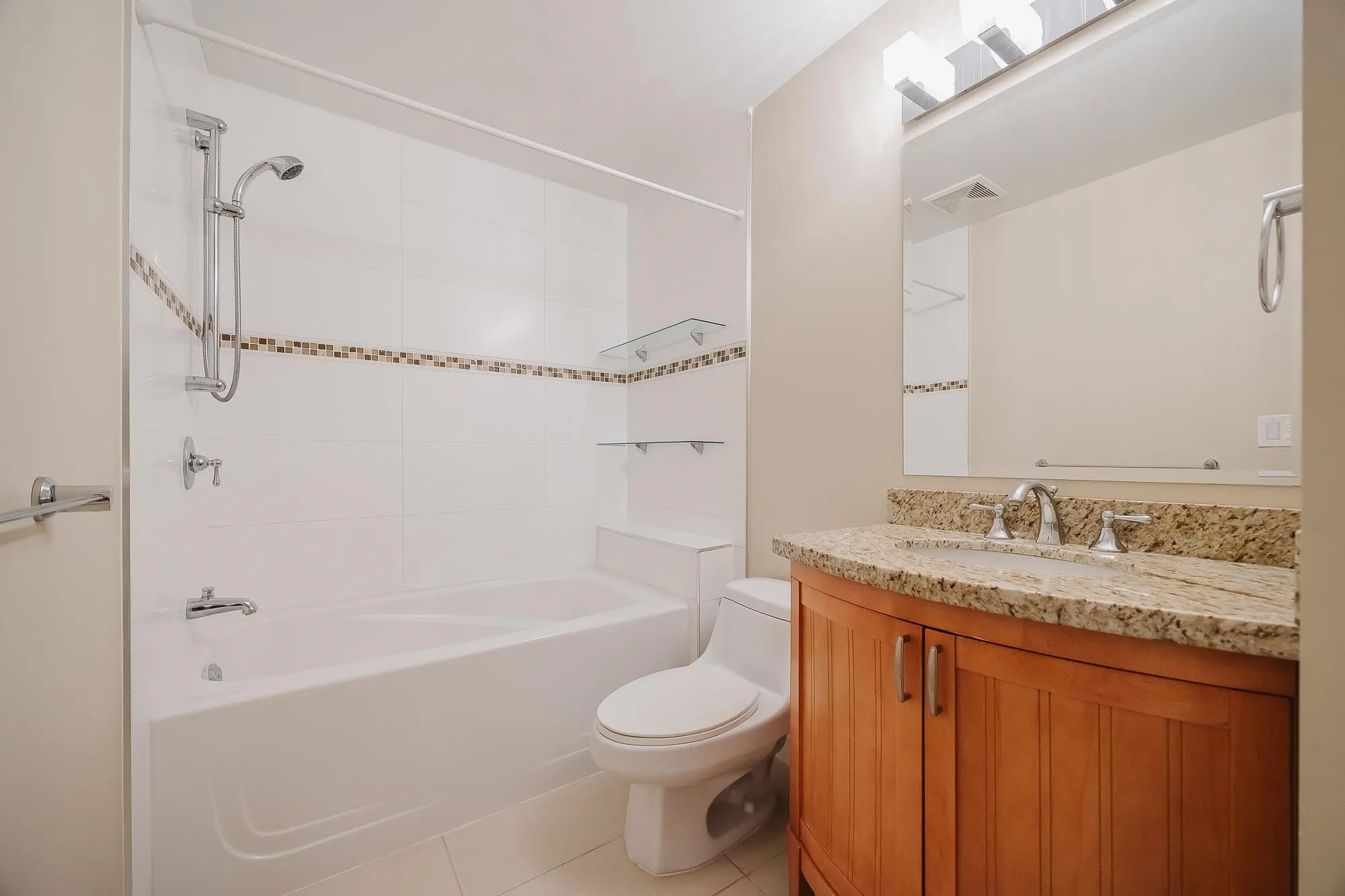 305 15357 Roper Avenue