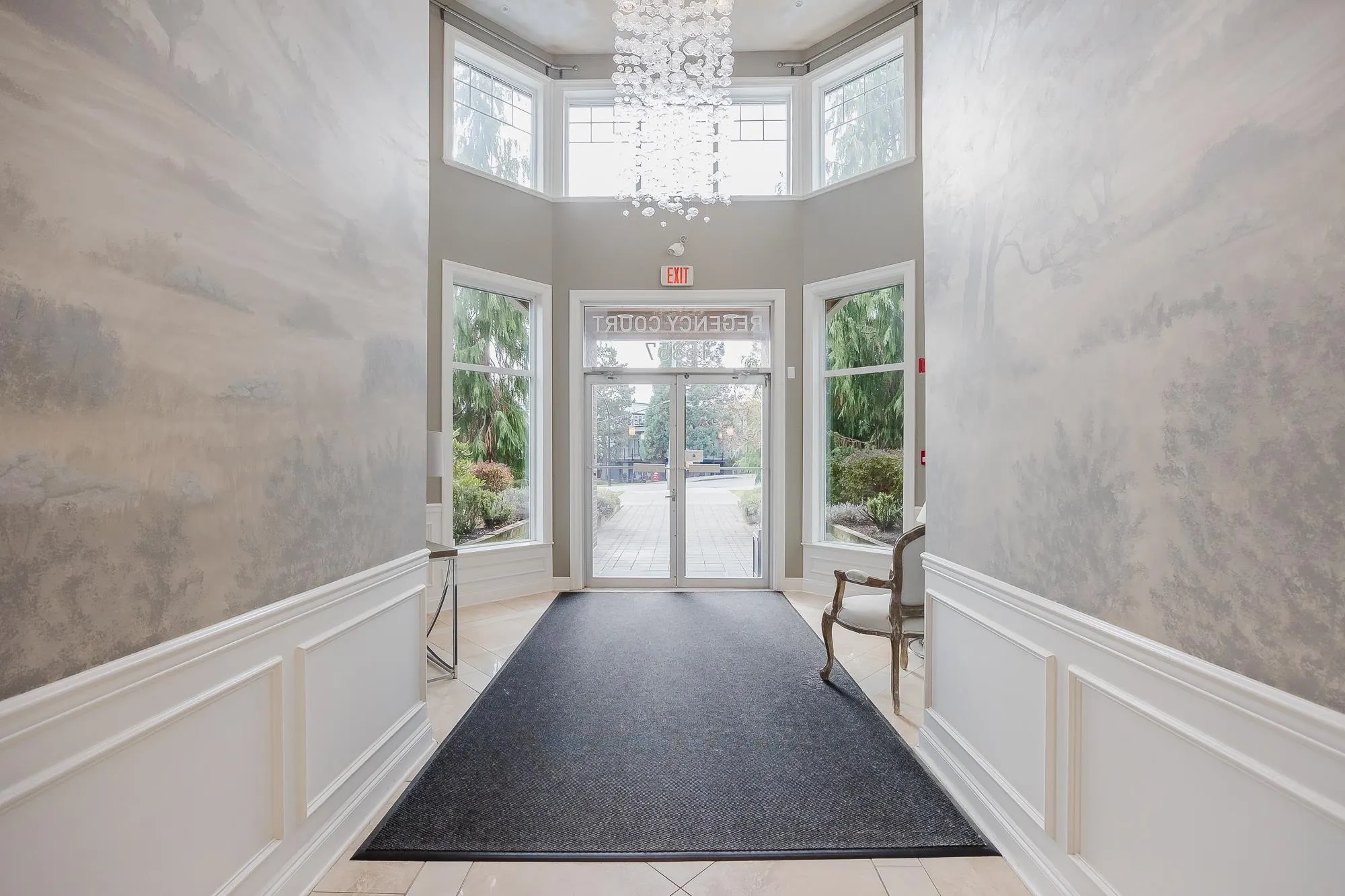 305 15357 Roper Avenue