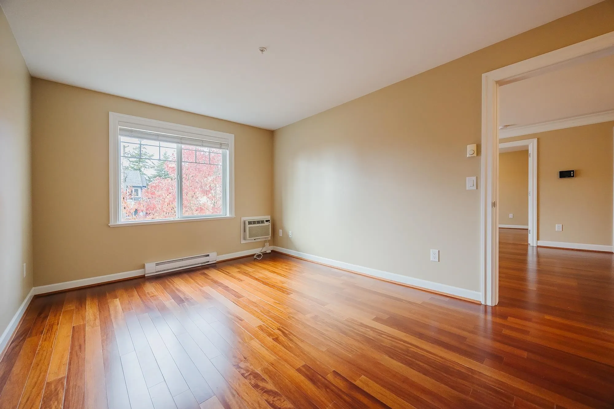 305 15357 Roper Avenue