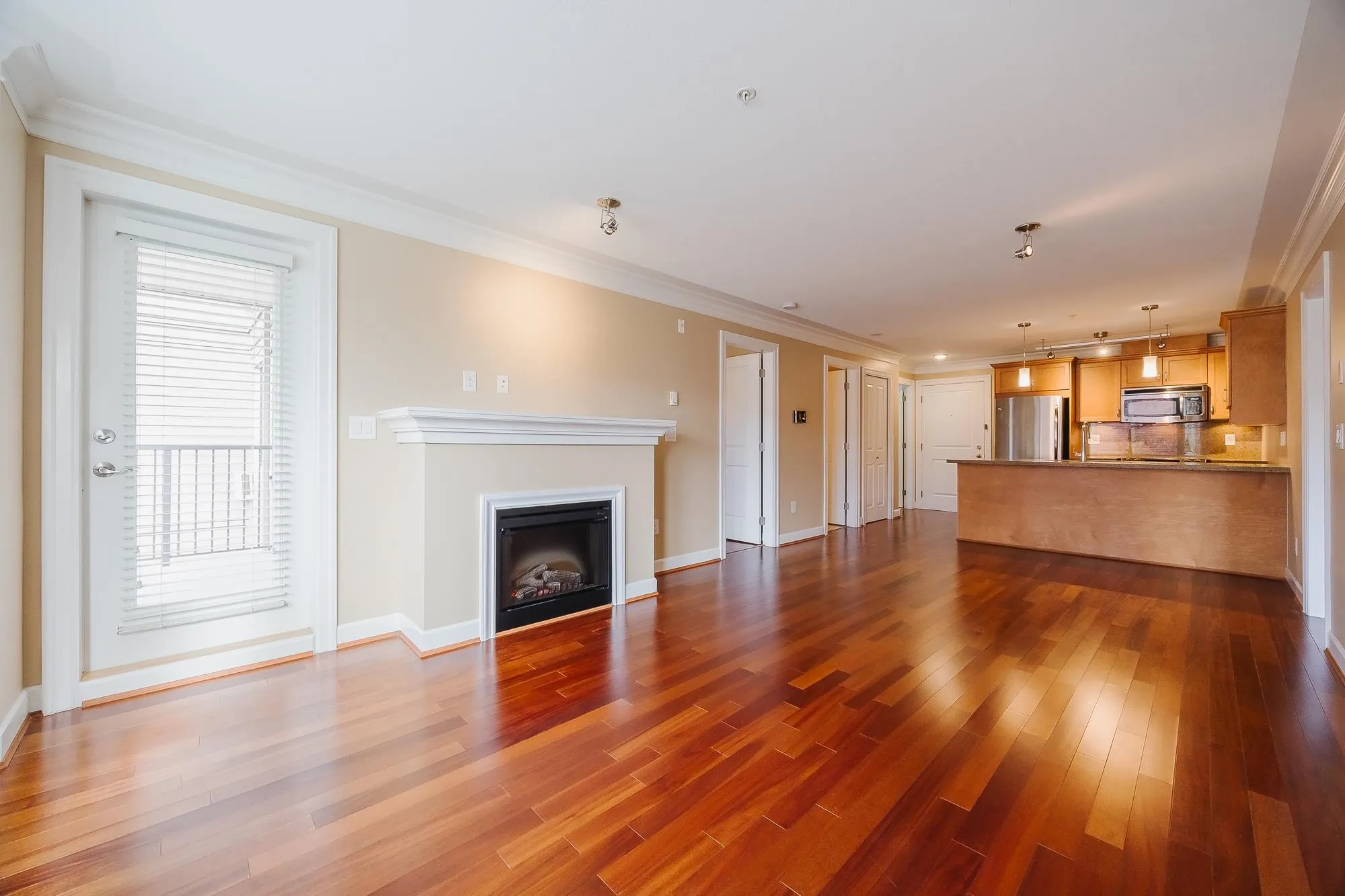 305 15357 Roper Avenue