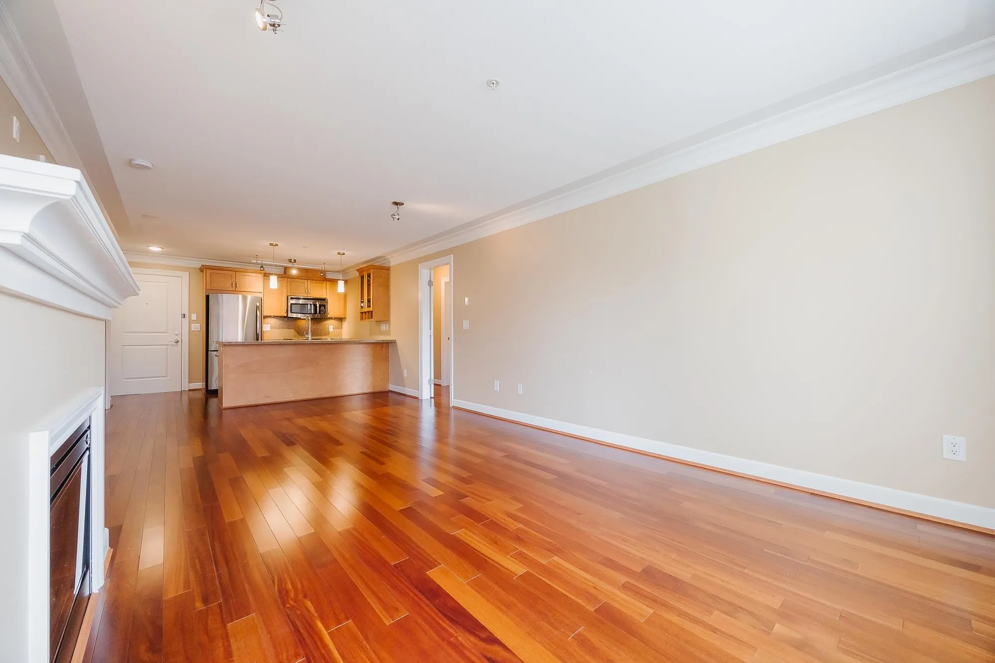 305 15357 Roper Avenue