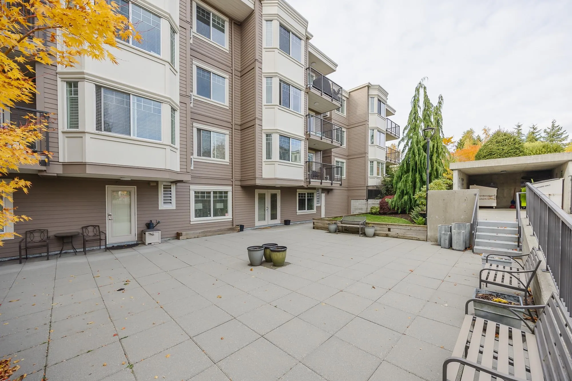 305 15357 Roper Avenue