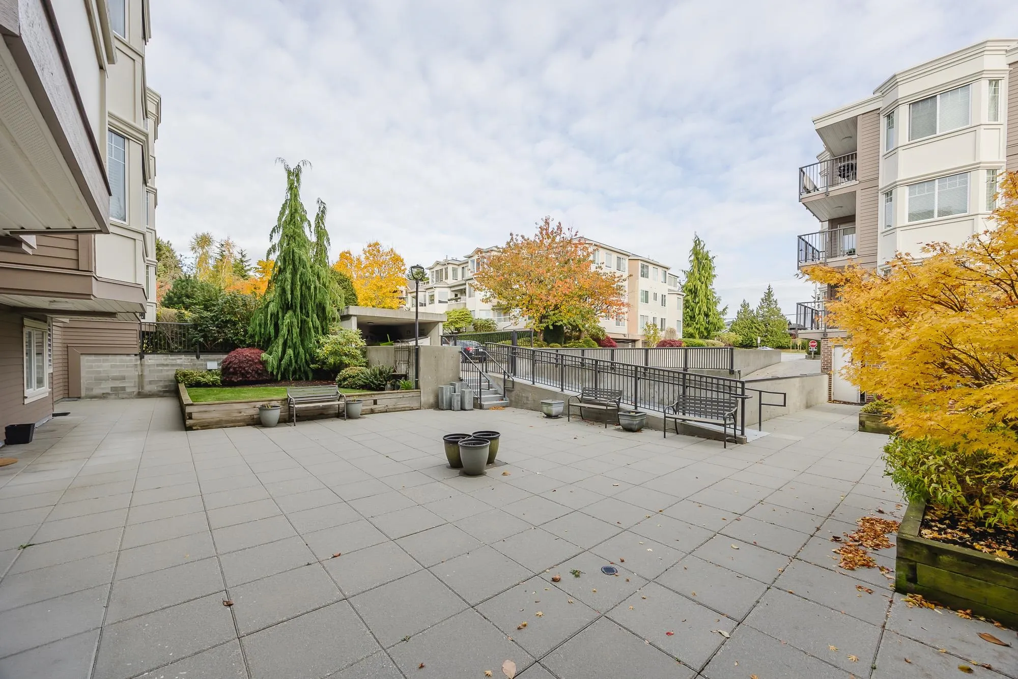 305 15357 Roper Avenue