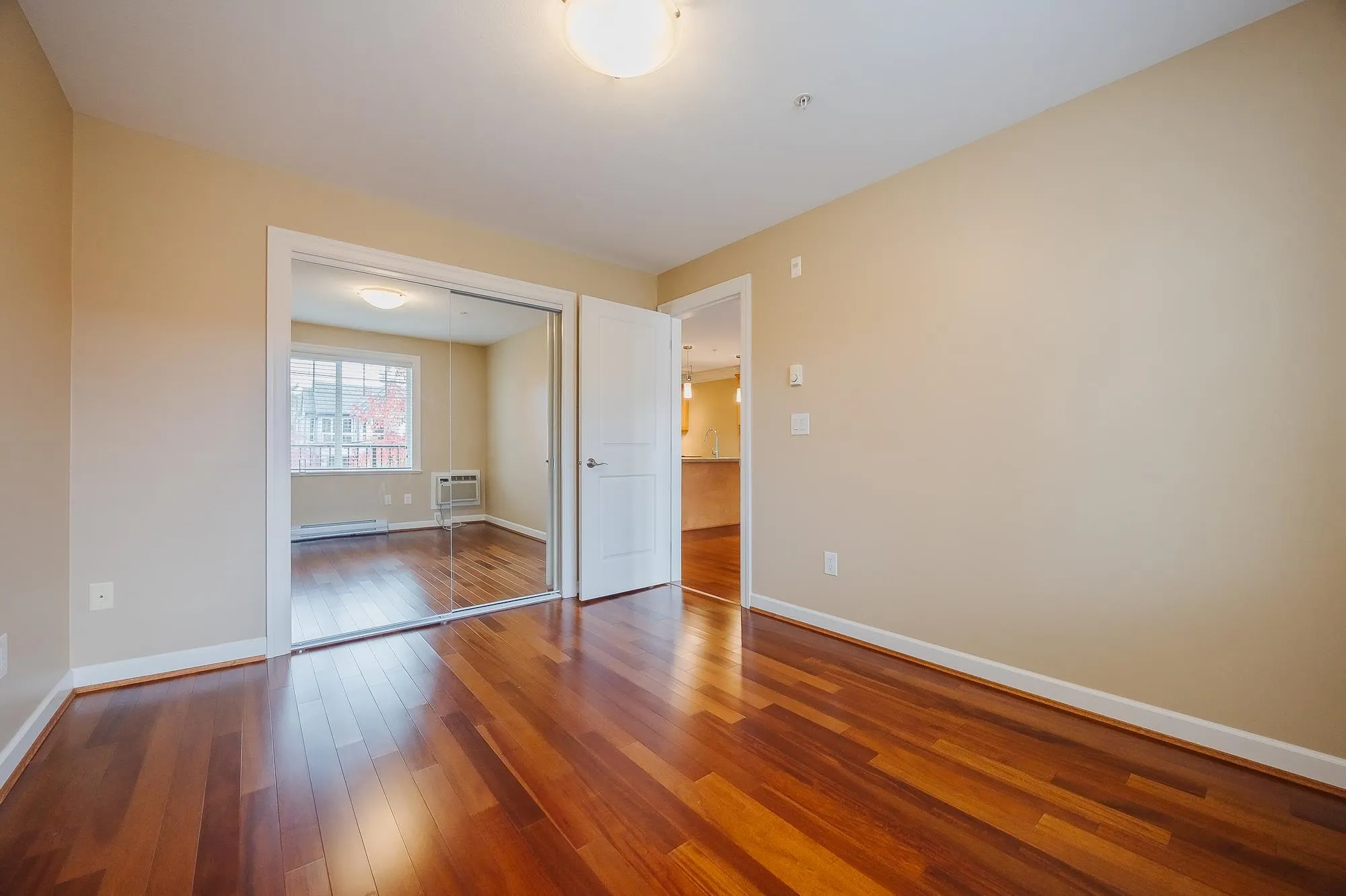 305 15357 Roper Avenue