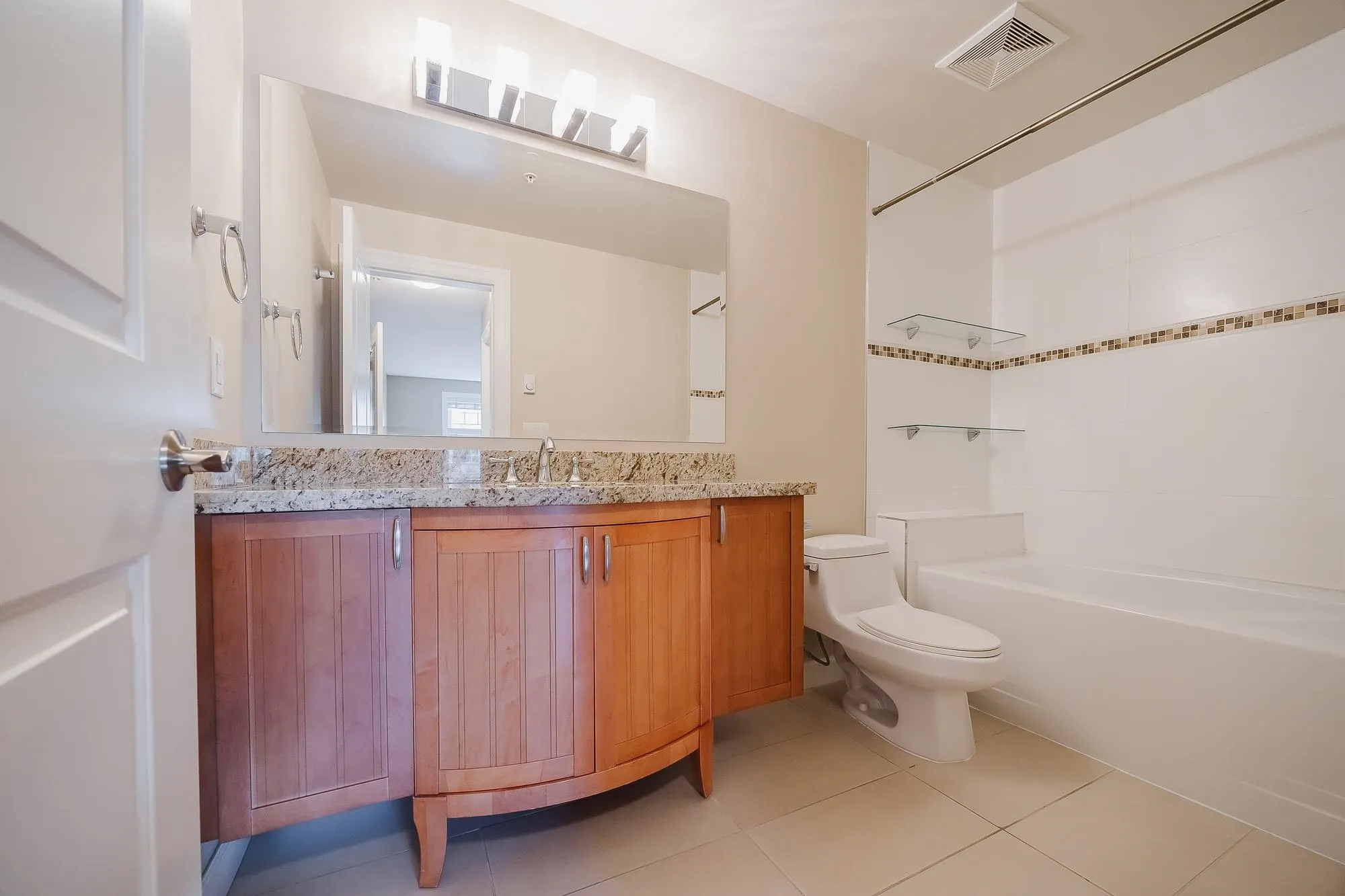 305 15357 Roper Avenue