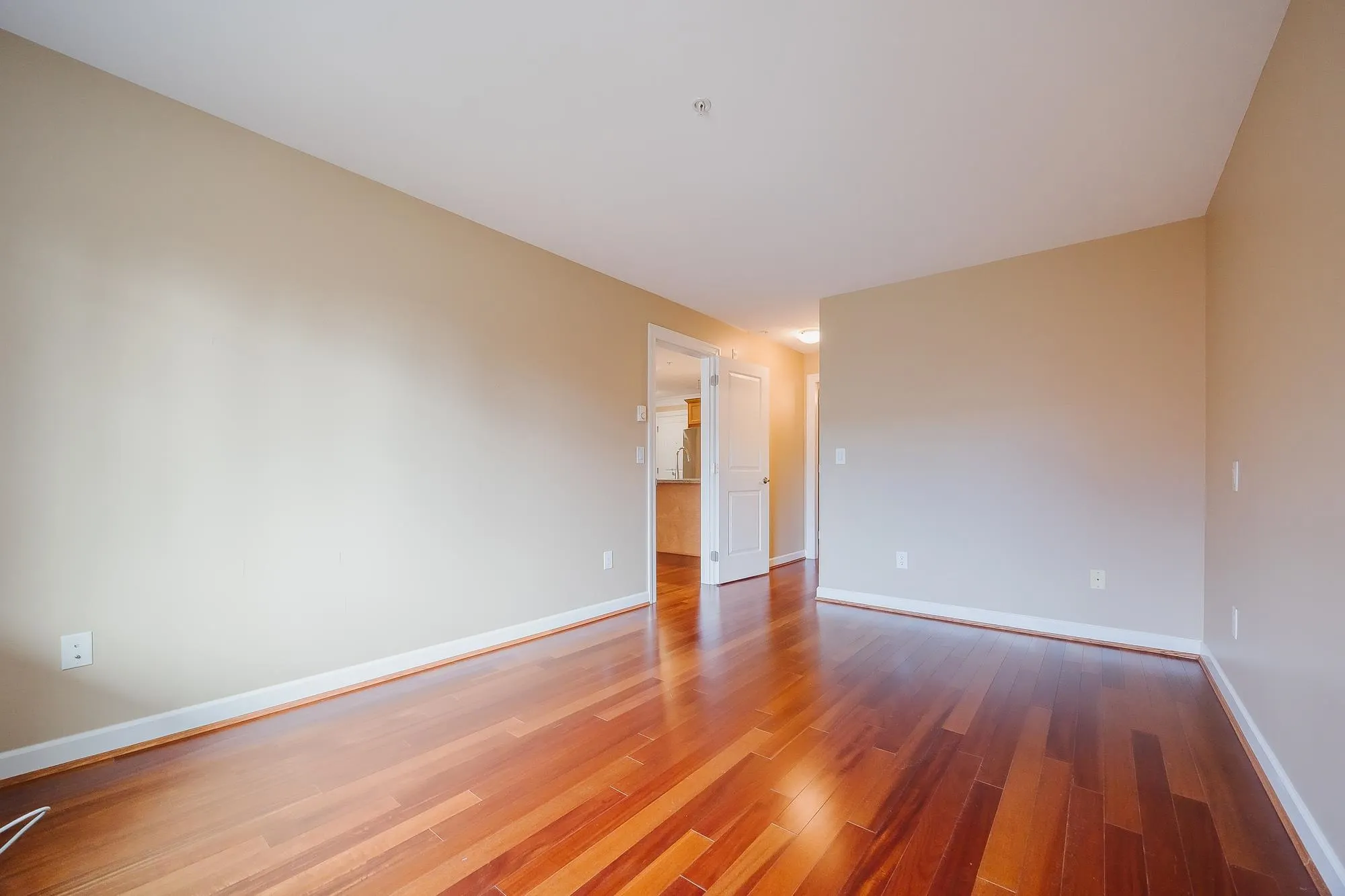 305 15357 Roper Avenue