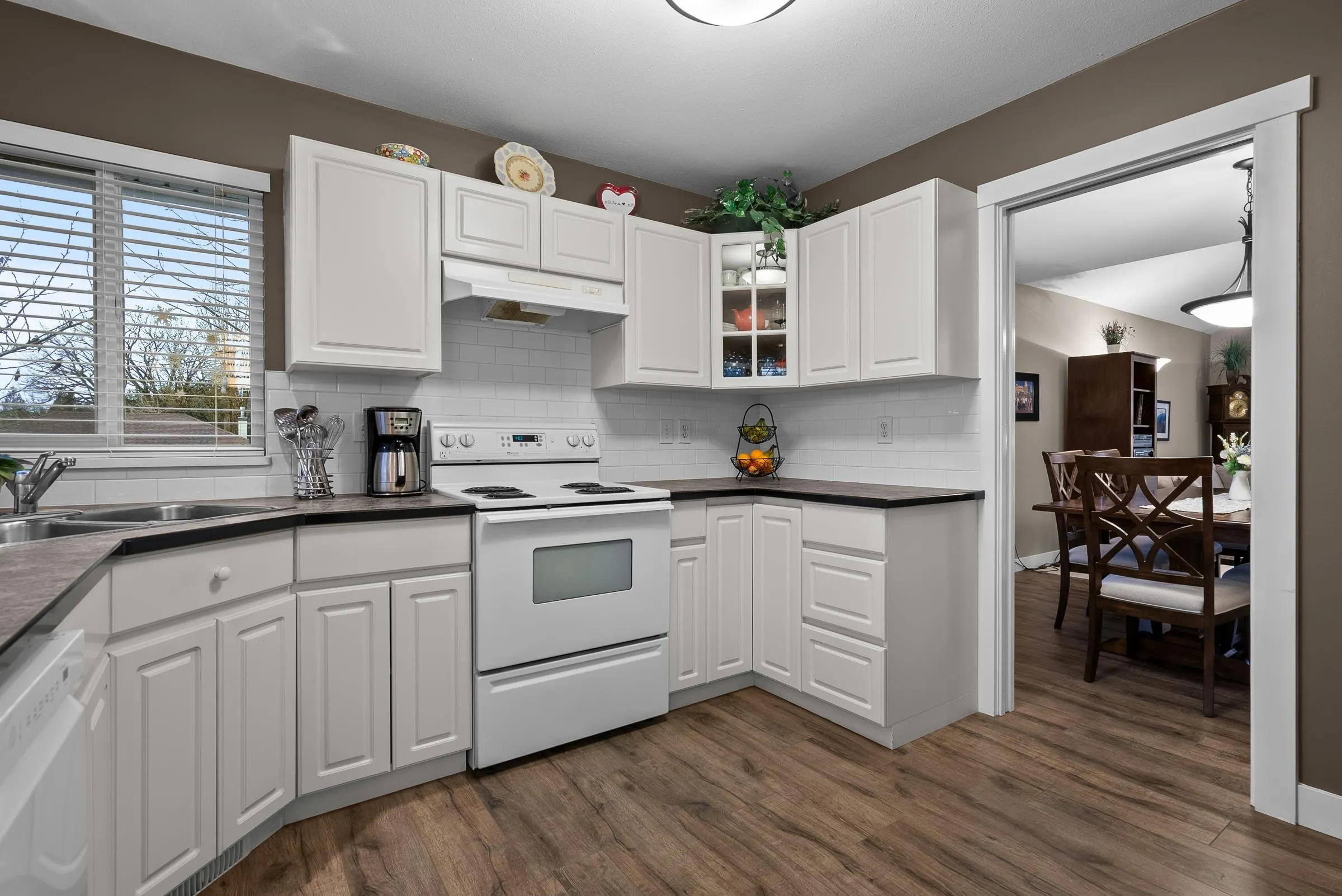 34946 Millar Crescent