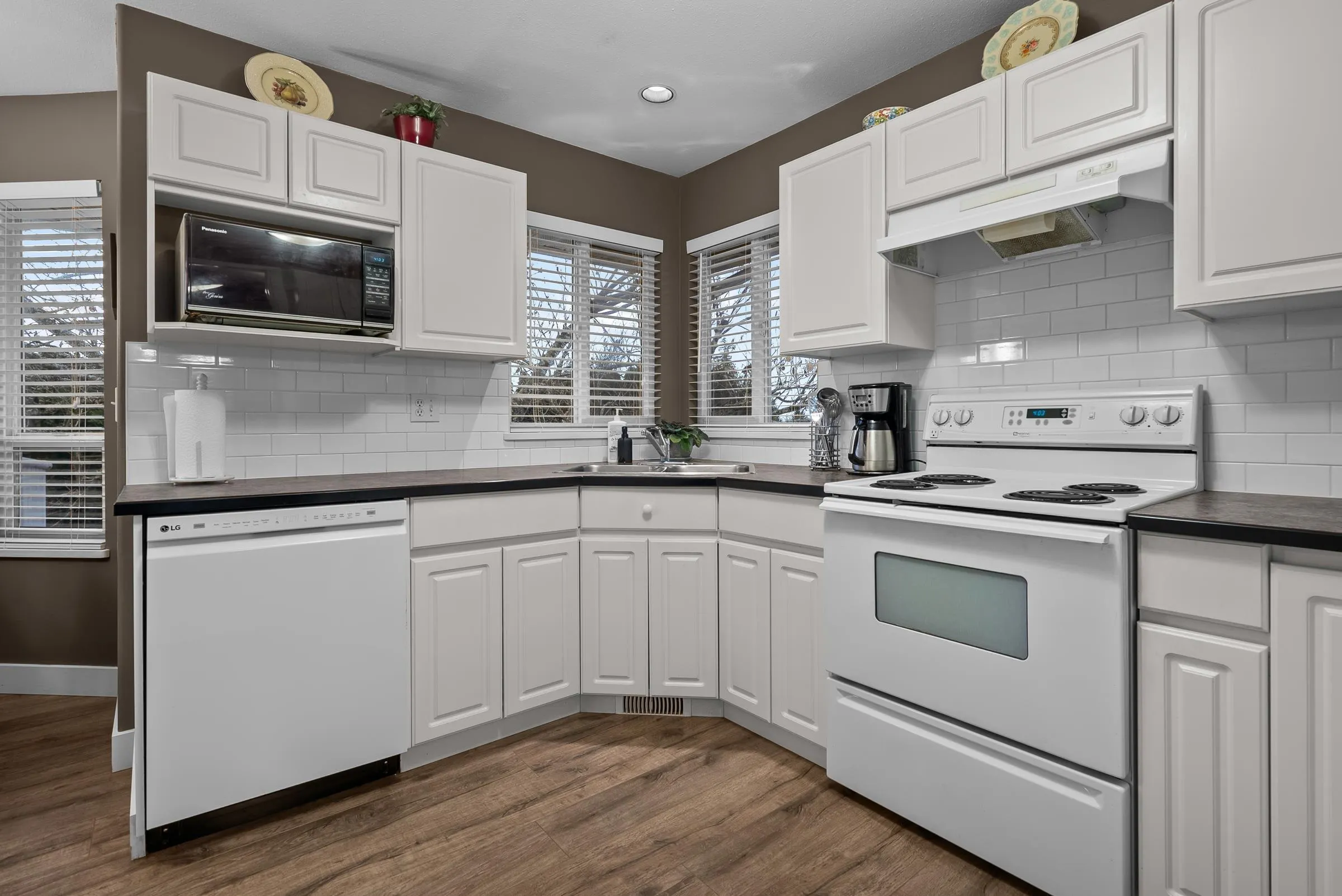 34946 Millar Crescent