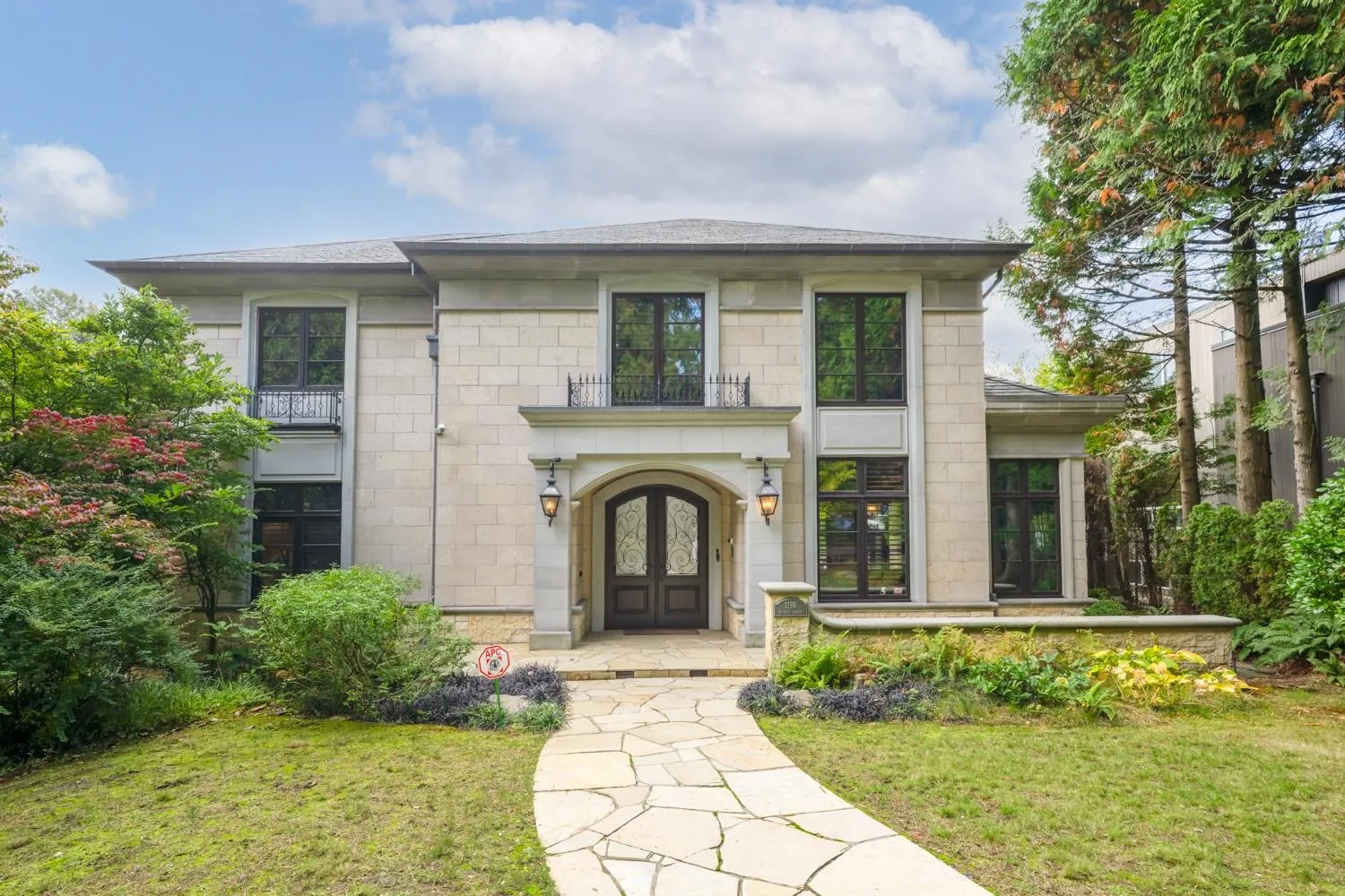 1198 W 55th Avenue