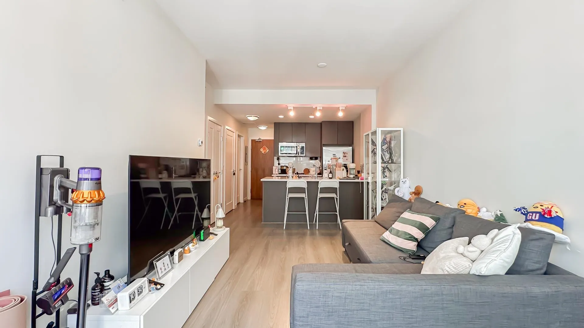 611 8688 Hazelbridge Way