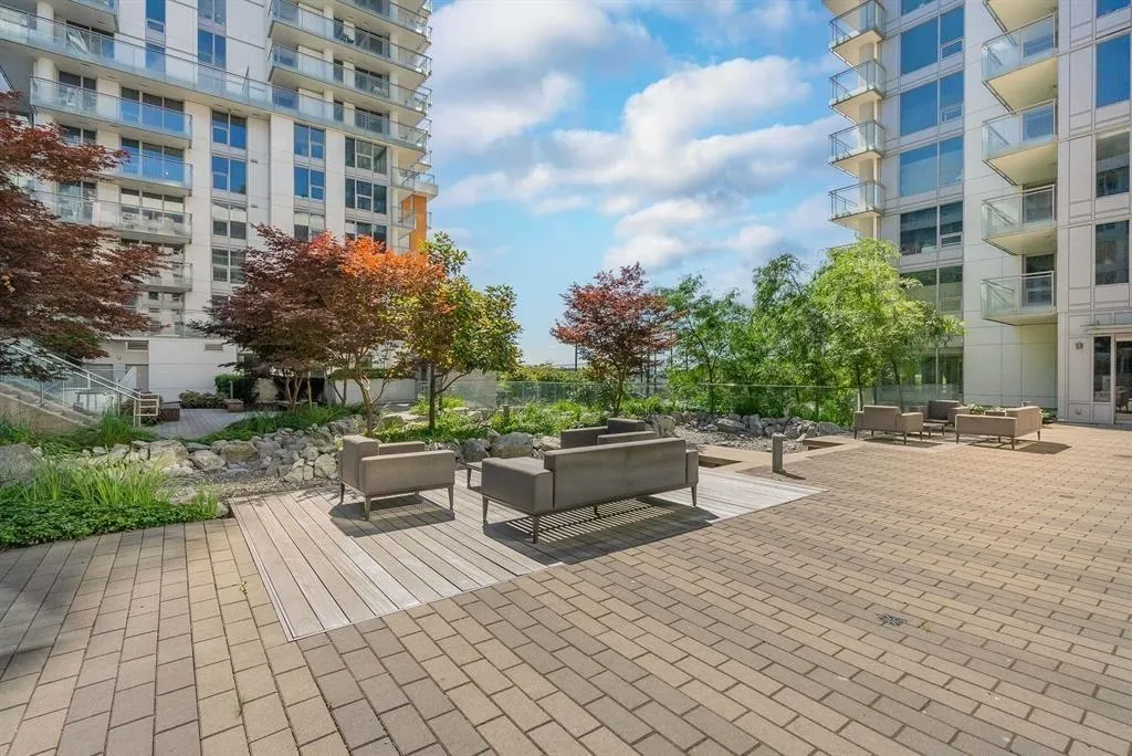 911 455 SW Marine Drive