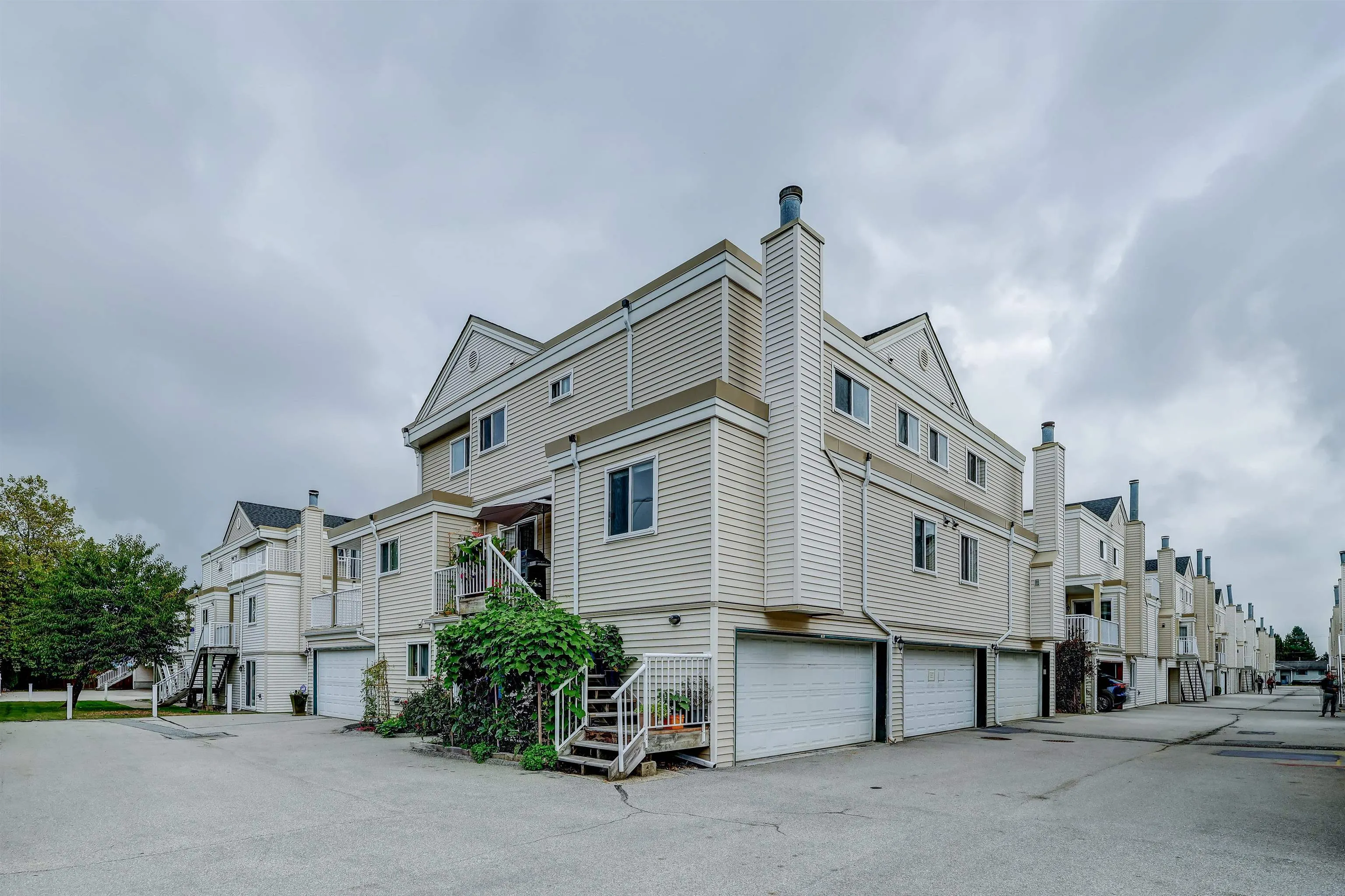 200 10077 156 Street