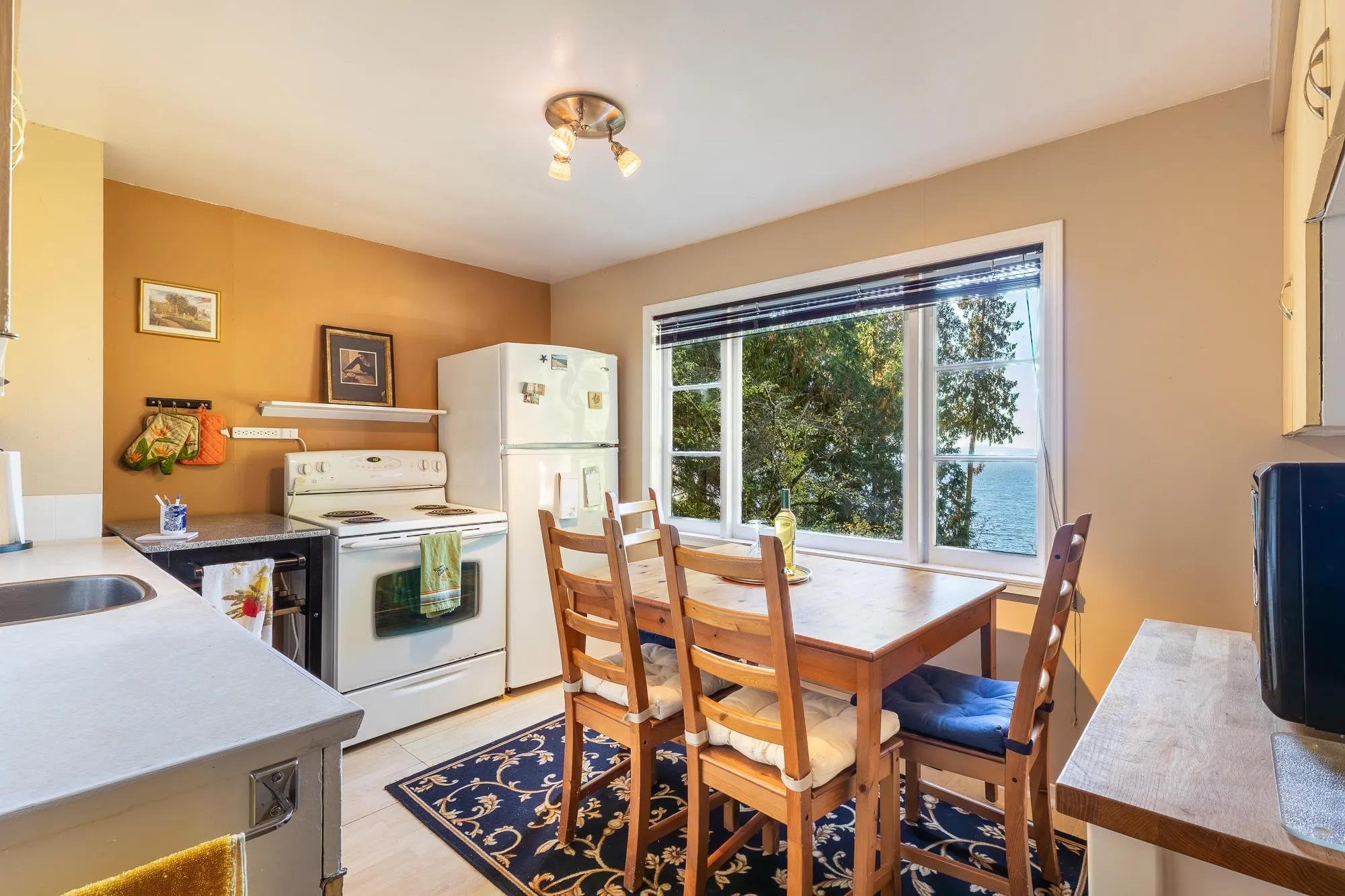 5069 Sunshine Coast Highway