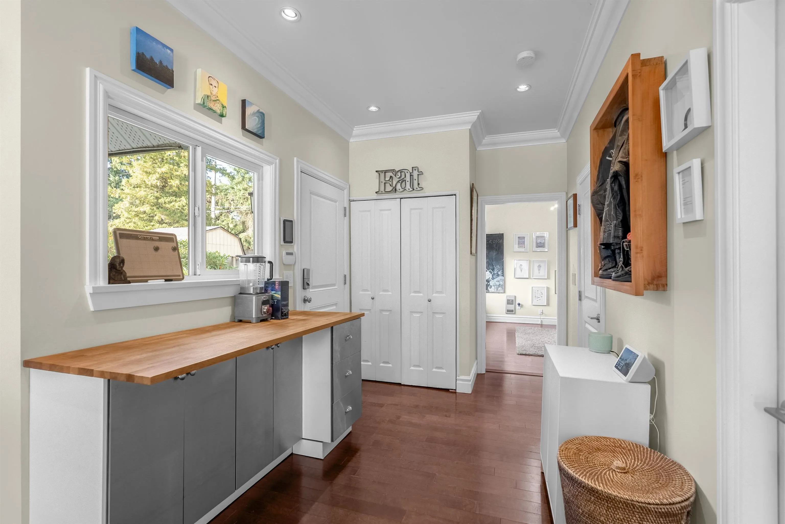 324 E 24th Street