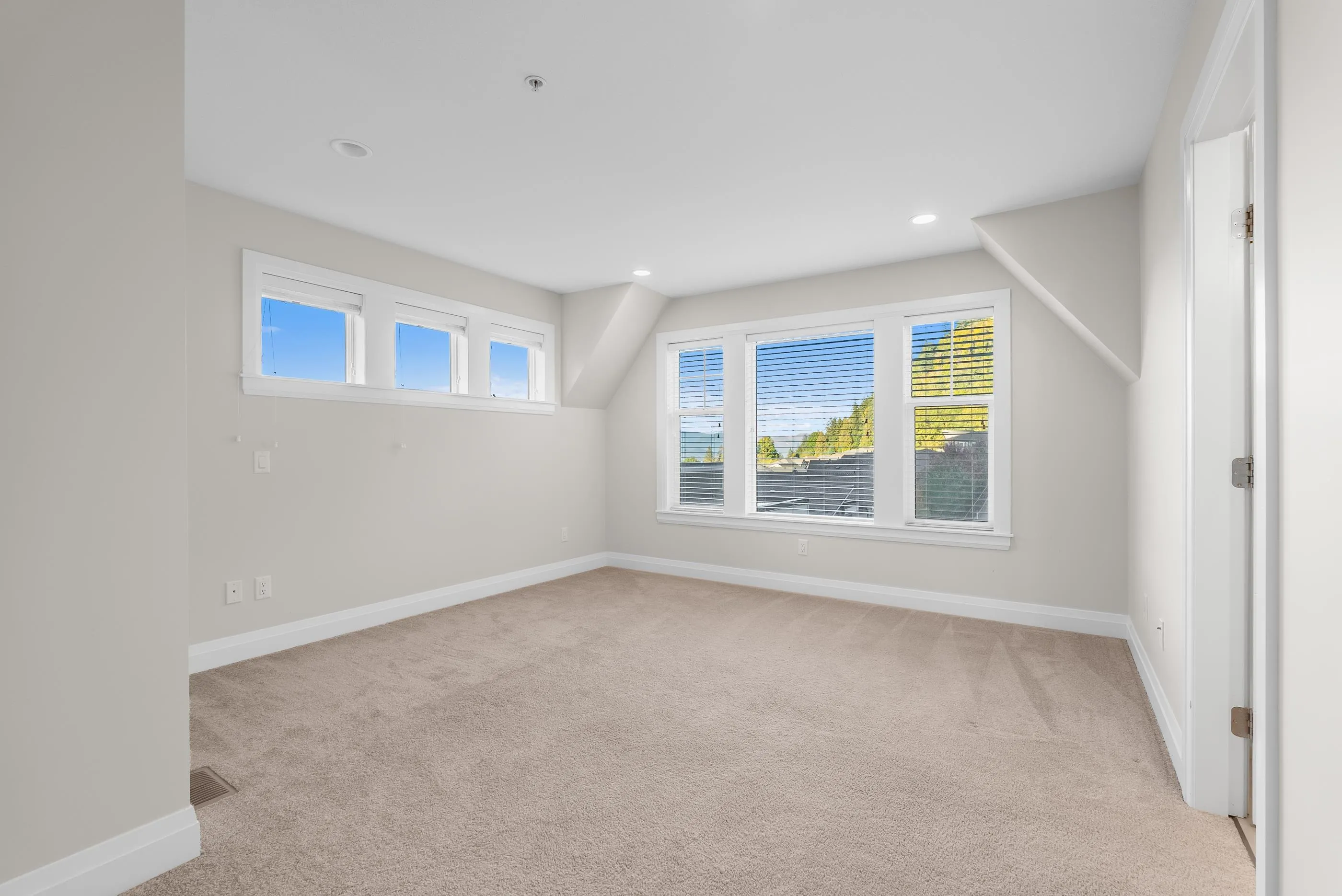 20 47042 Macfarlane Place