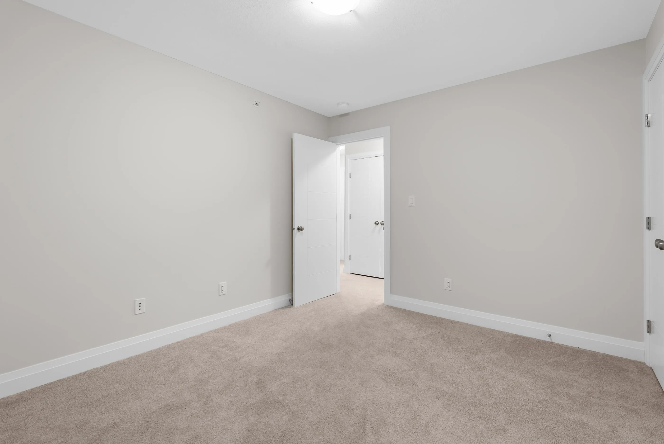 20 47042 Macfarlane Place