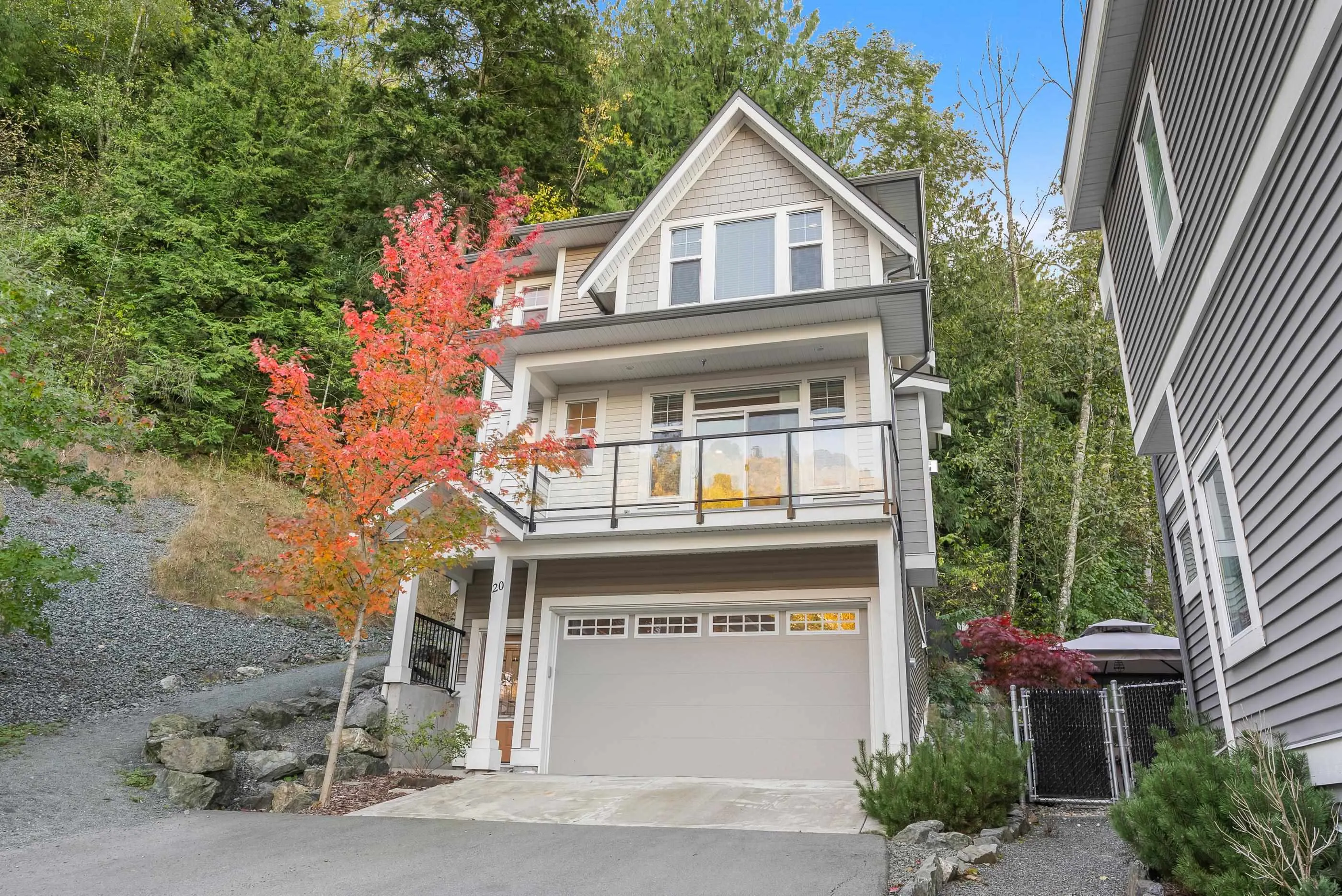 20 47042 Macfarlane Place