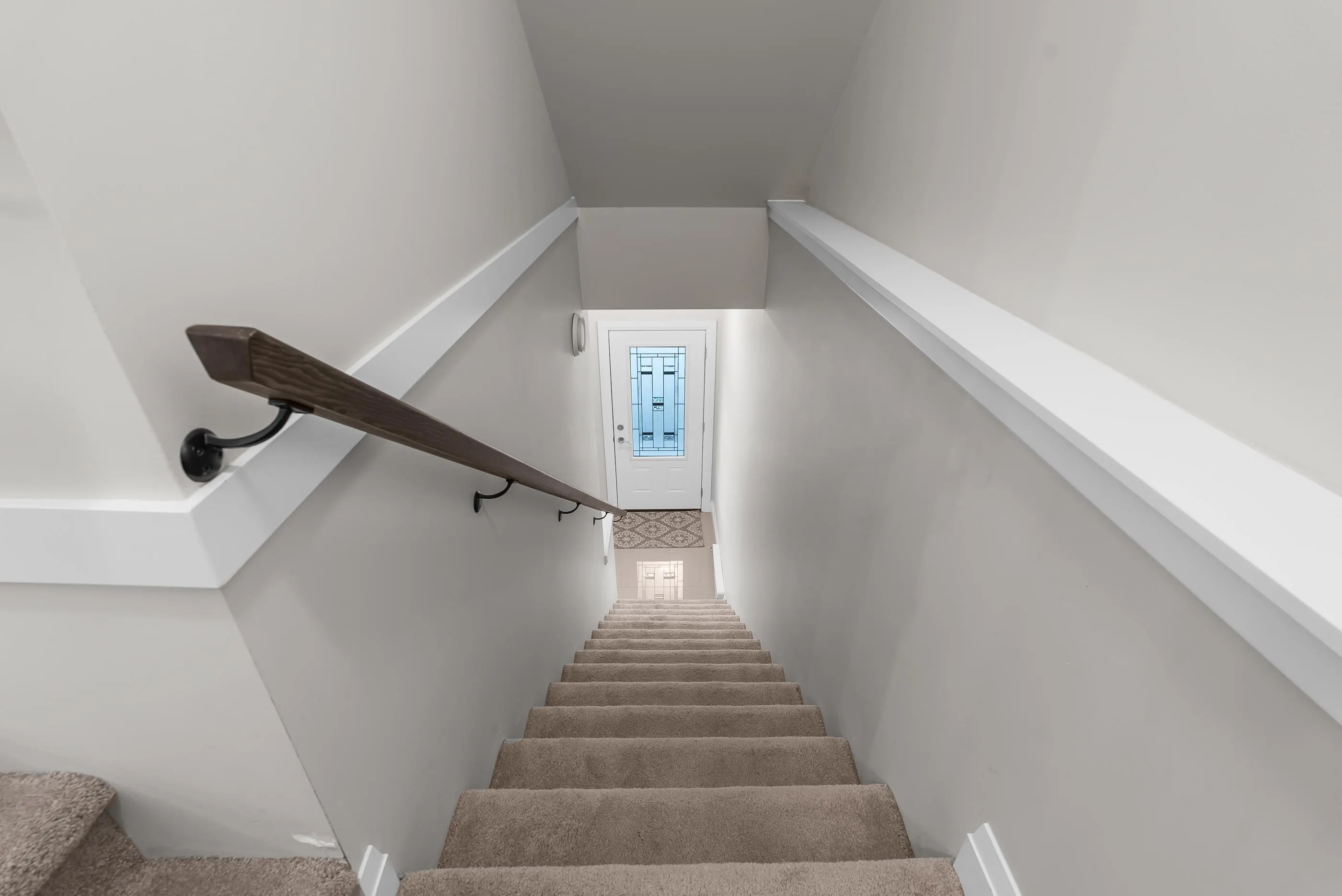 20 47042 Macfarlane Place