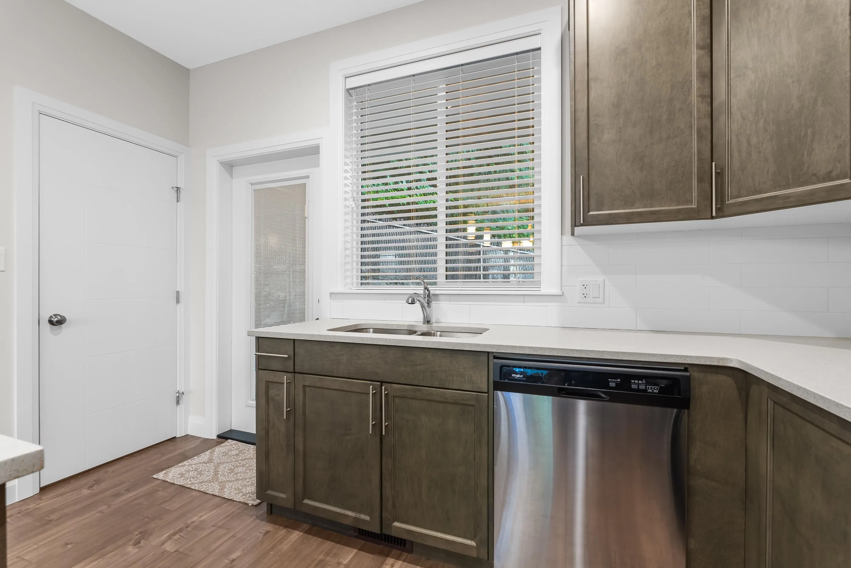 20 47042 Macfarlane Place