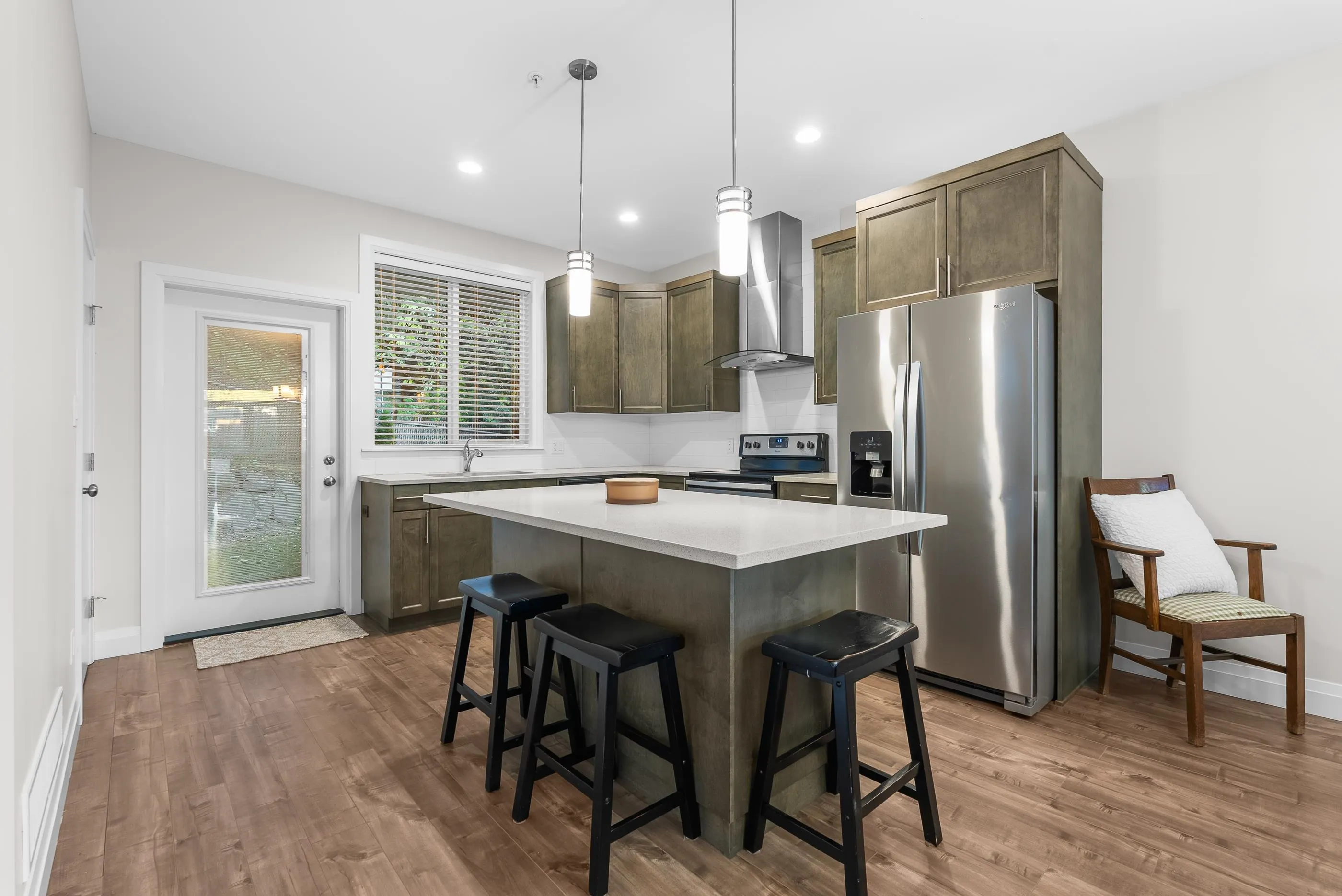 20 47042 Macfarlane Place