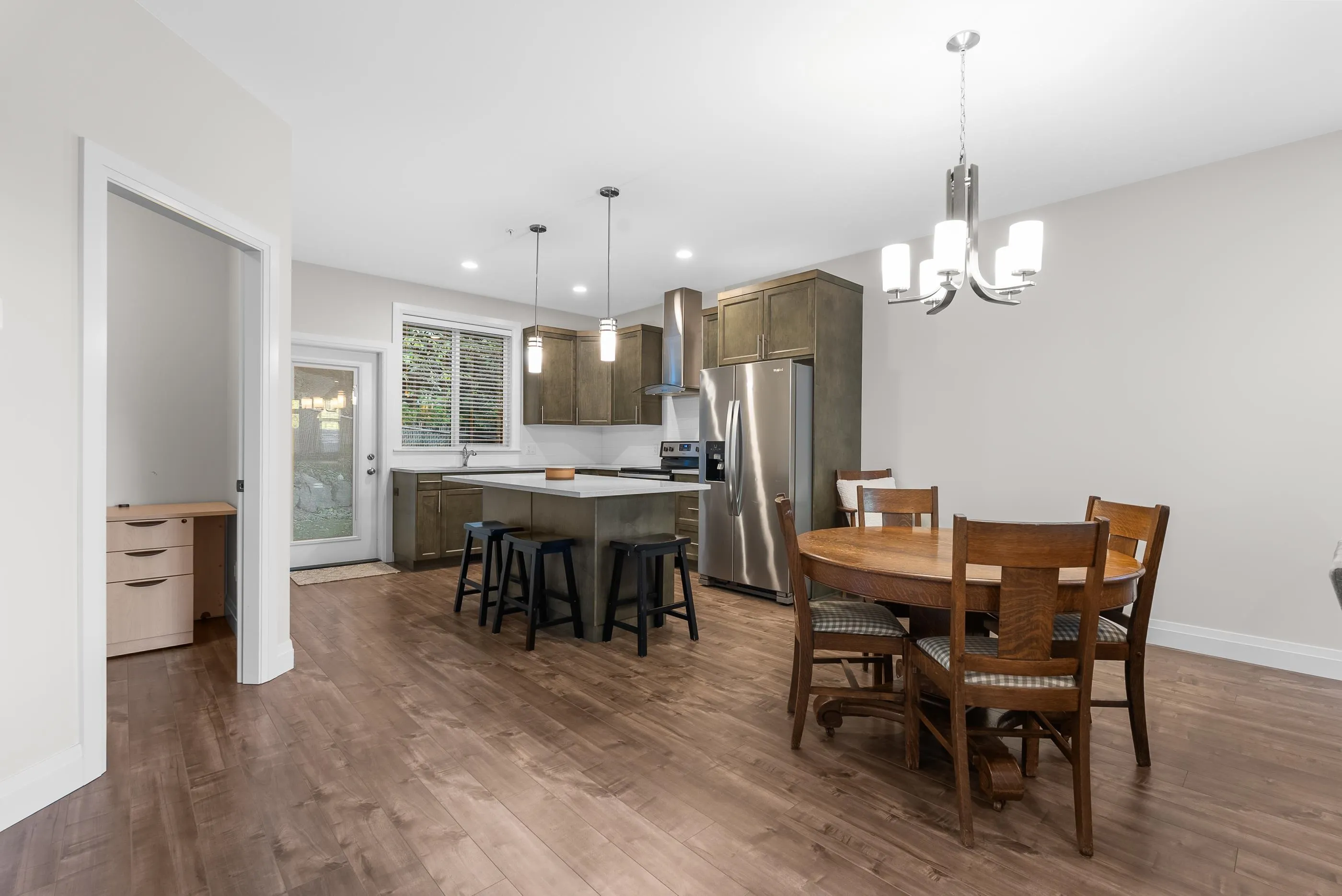 20 47042 Macfarlane Place