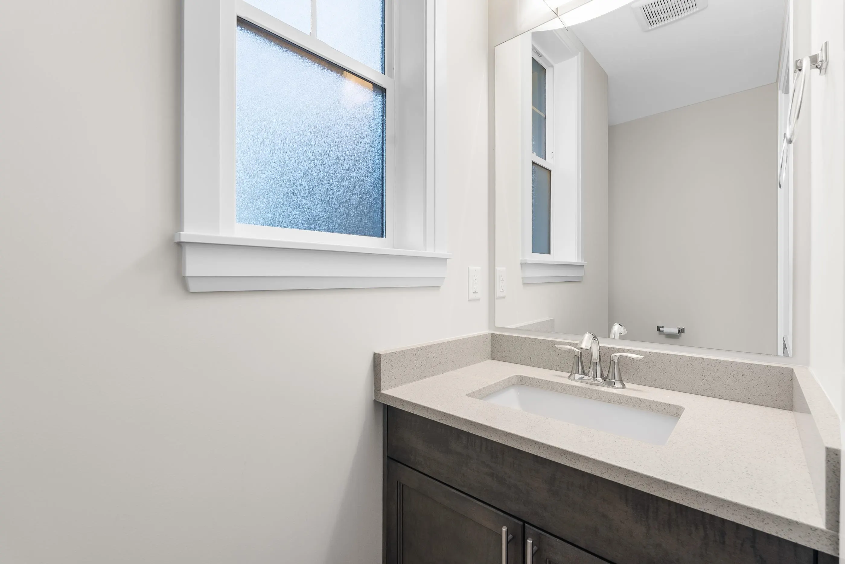 20 47042 Macfarlane Place