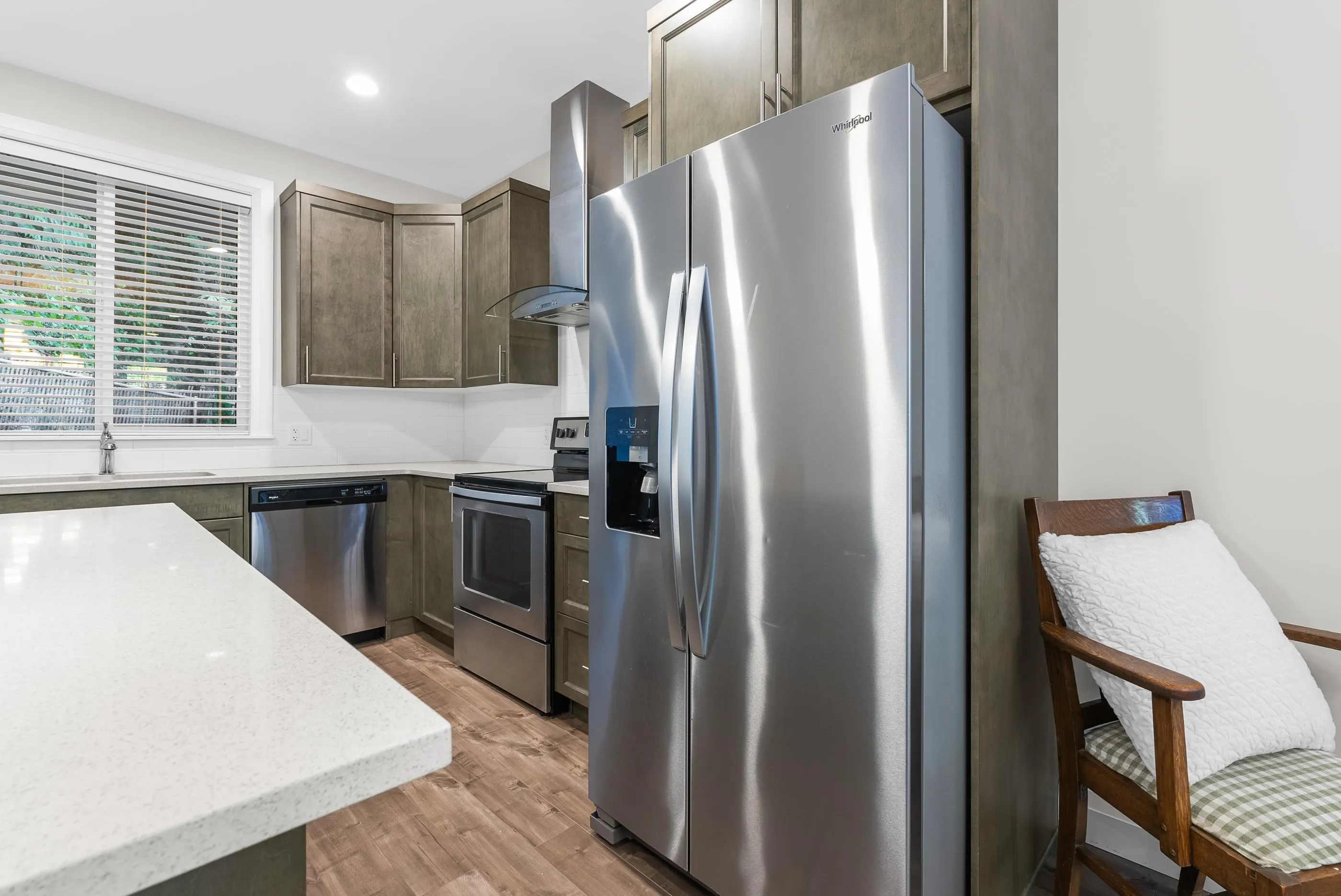 20 47042 Macfarlane Place