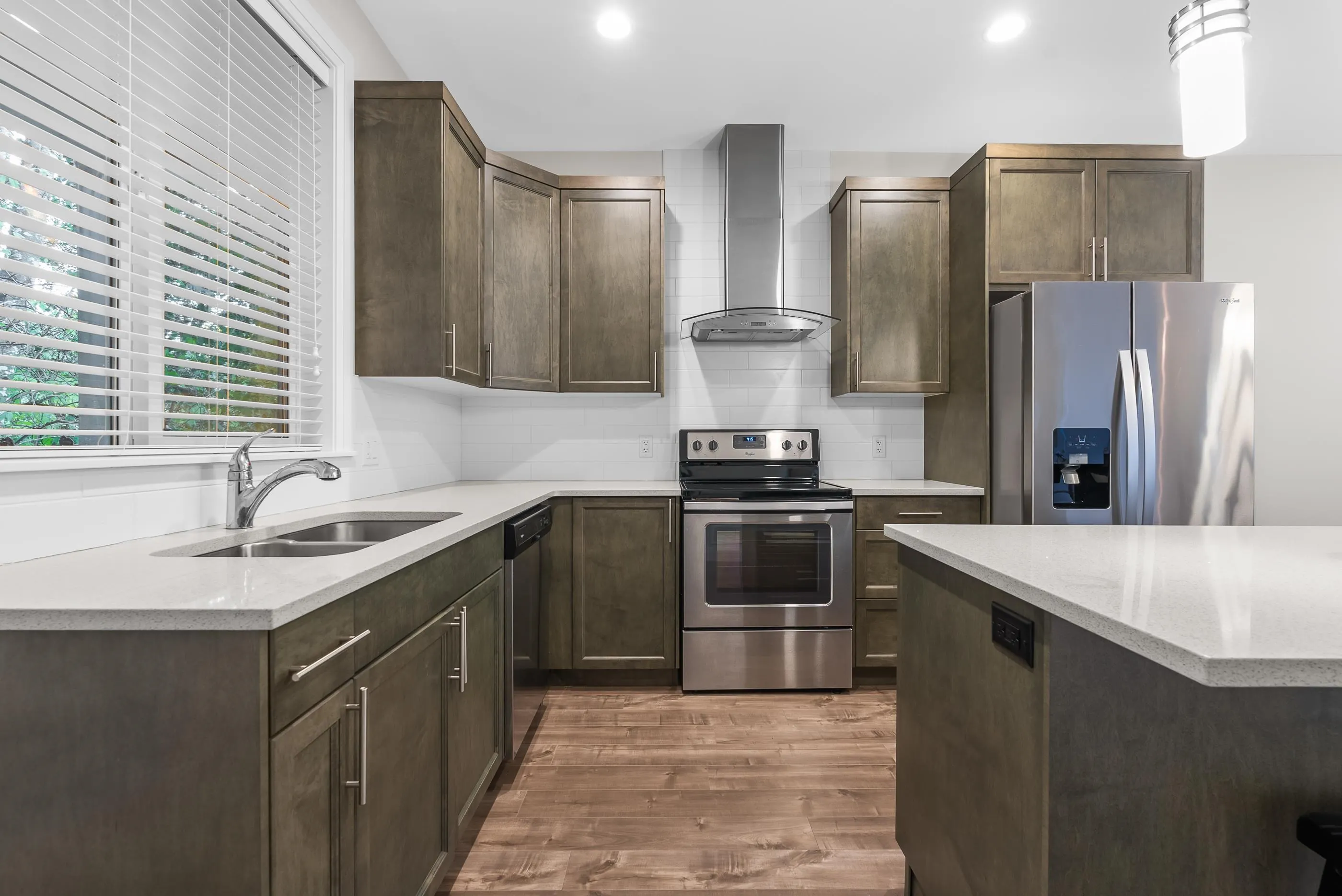 20 47042 Macfarlane Place