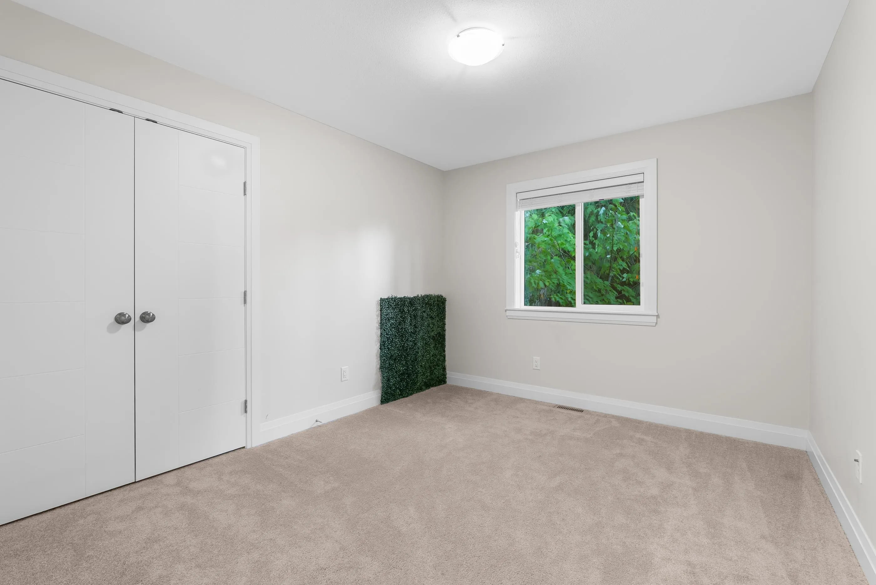 20 47042 Macfarlane Place