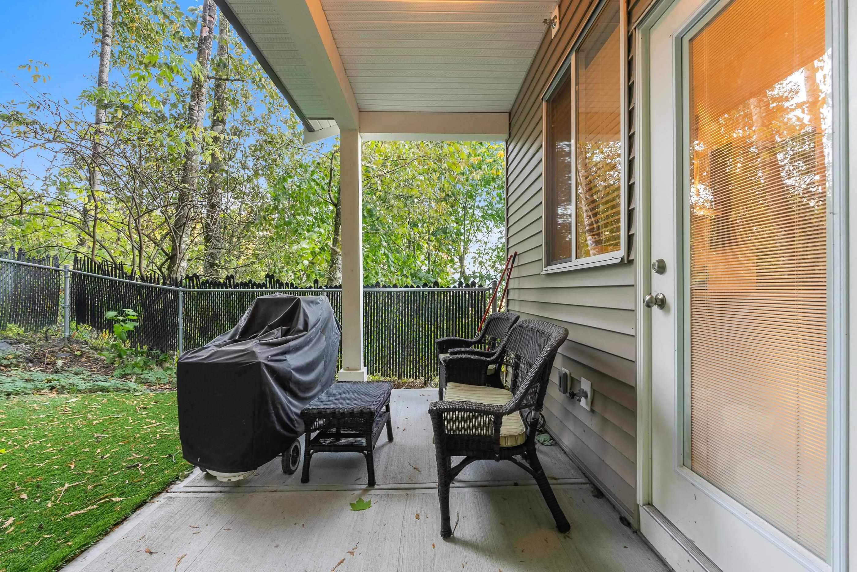 20 47042 Macfarlane Place