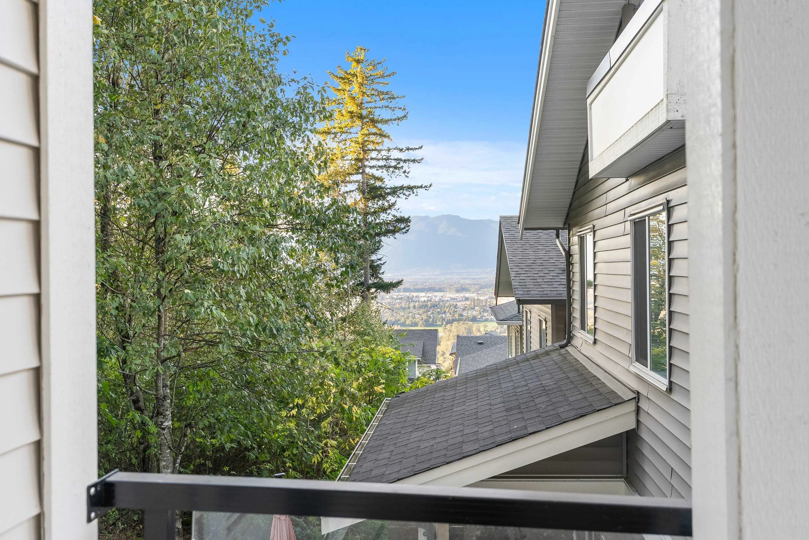 20 47042 Macfarlane Place