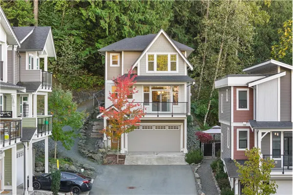 20 47042 Macfarlane Place