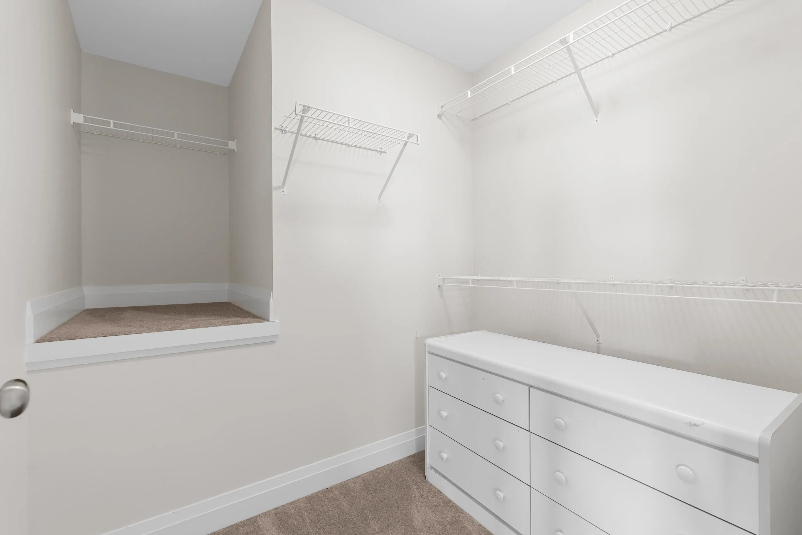 20 47042 Macfarlane Place