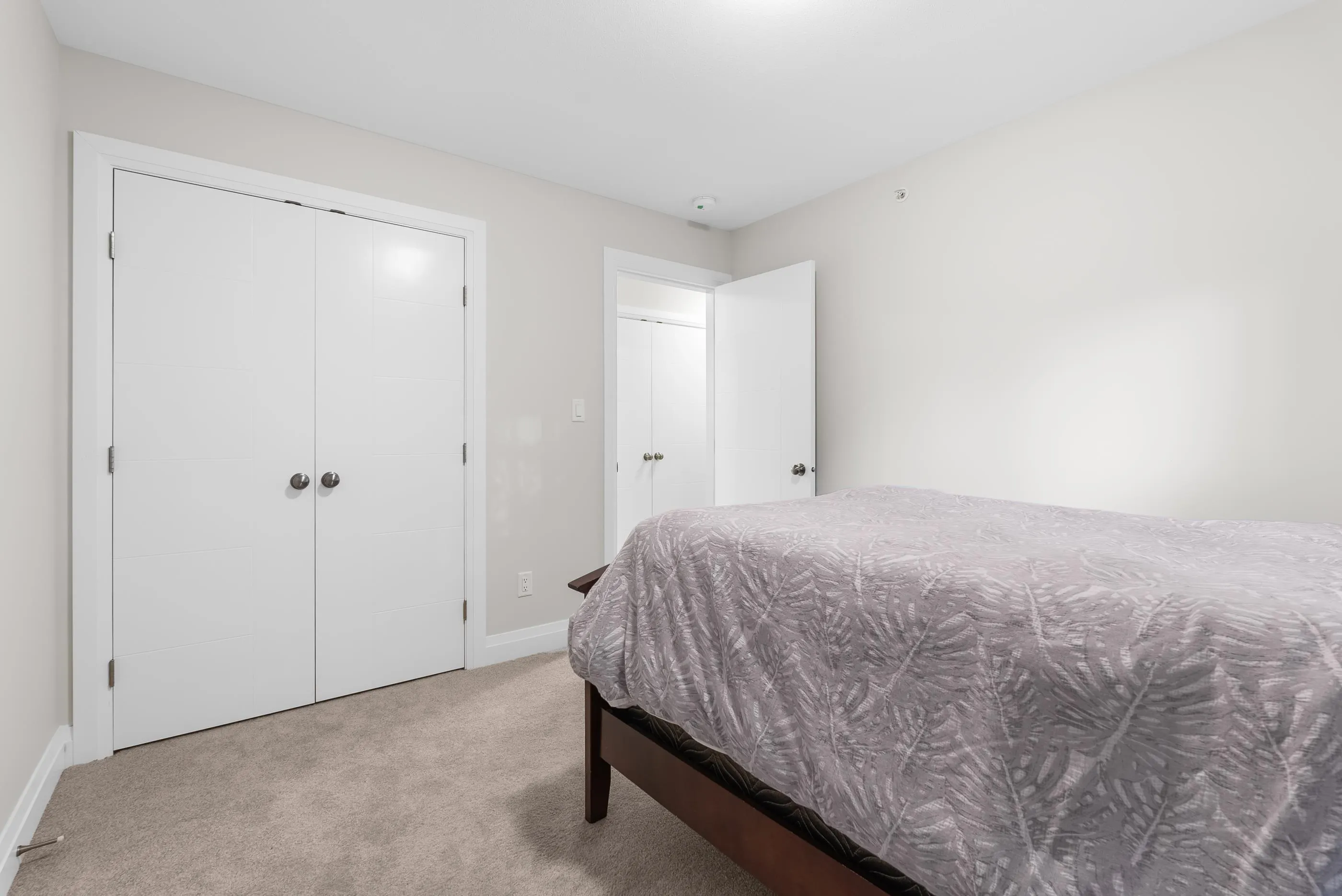 20 47042 Macfarlane Place