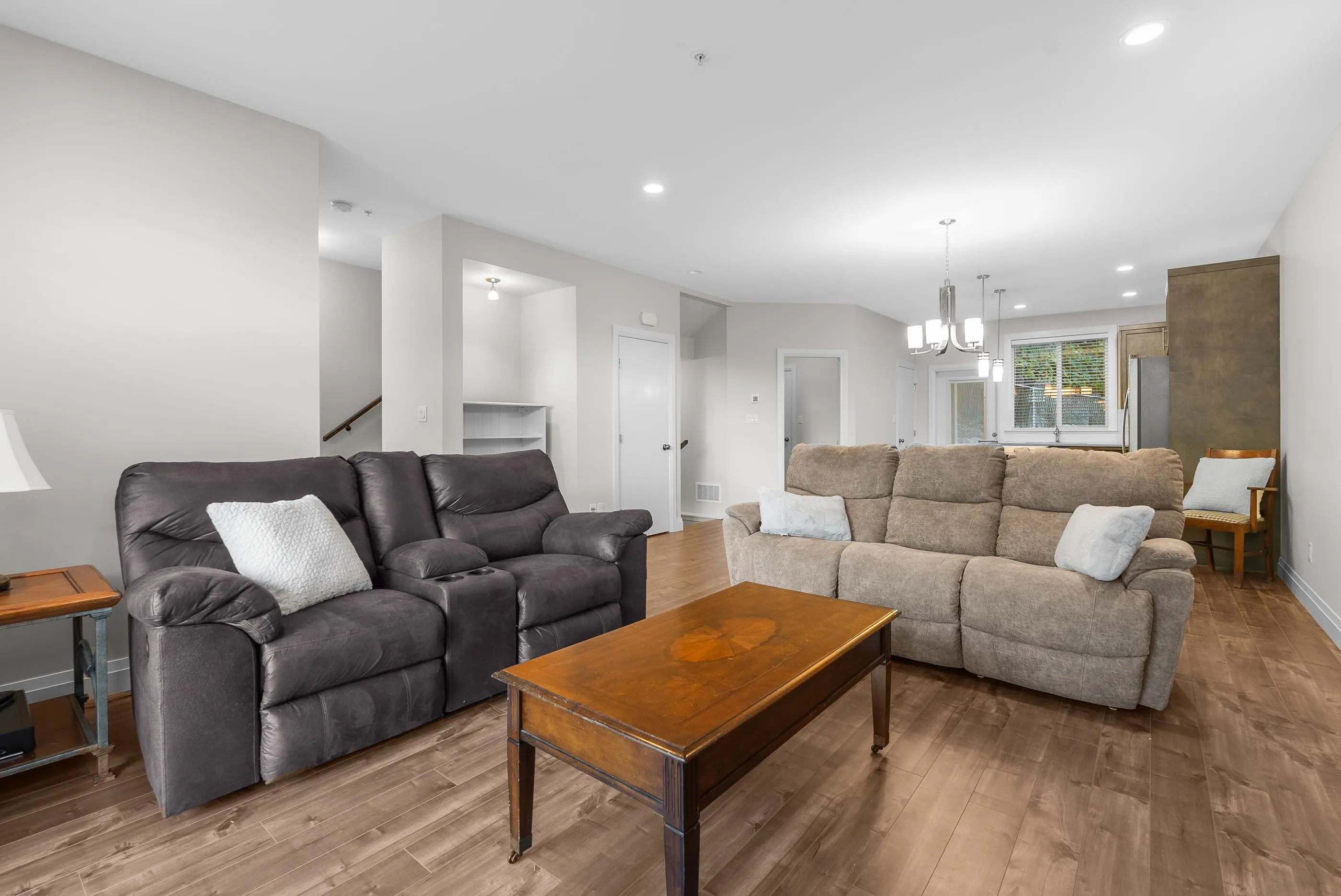 20 47042 Macfarlane Place