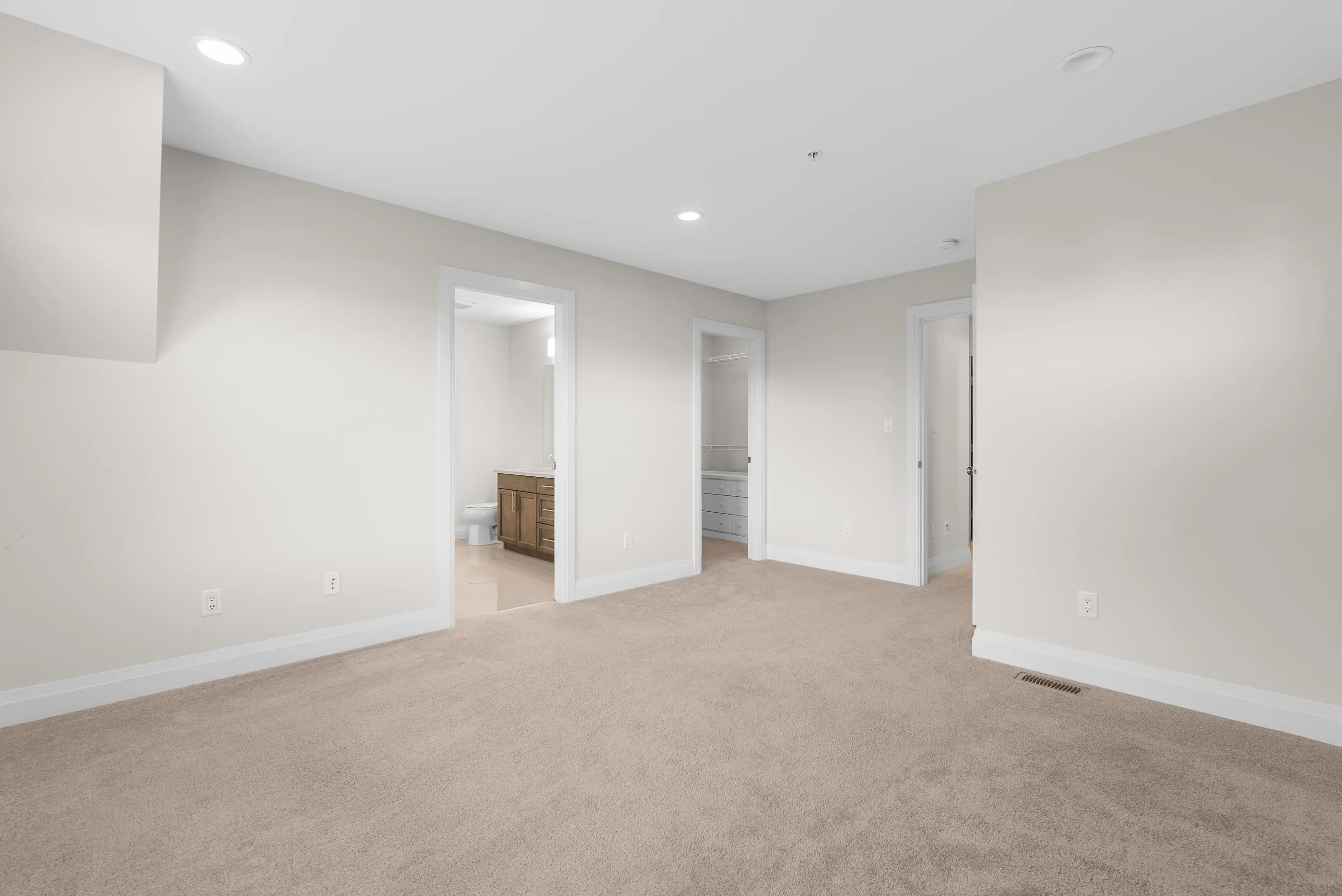 20 47042 Macfarlane Place