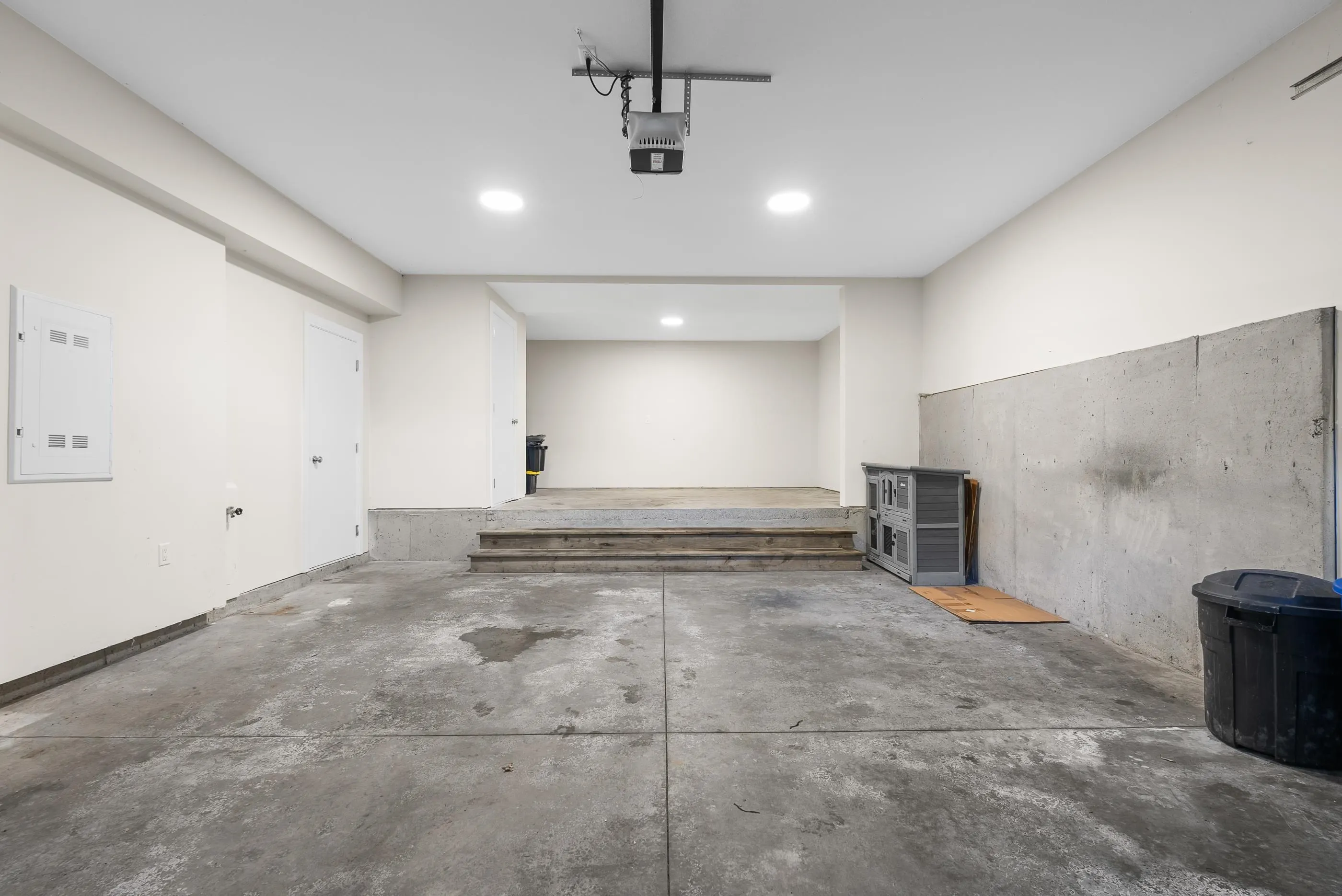 20 47042 Macfarlane Place