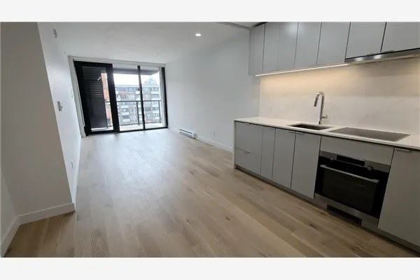 707 239 Keefer Street