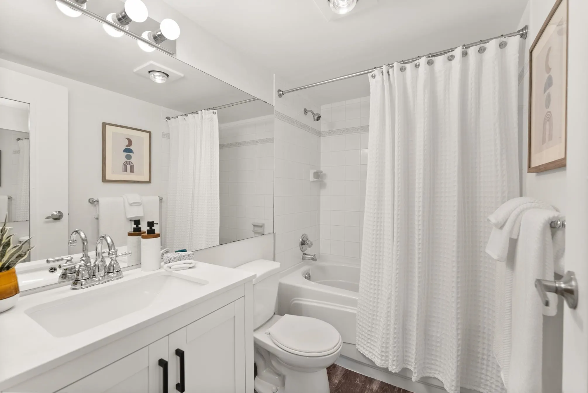 210 1508 Mariner Walk