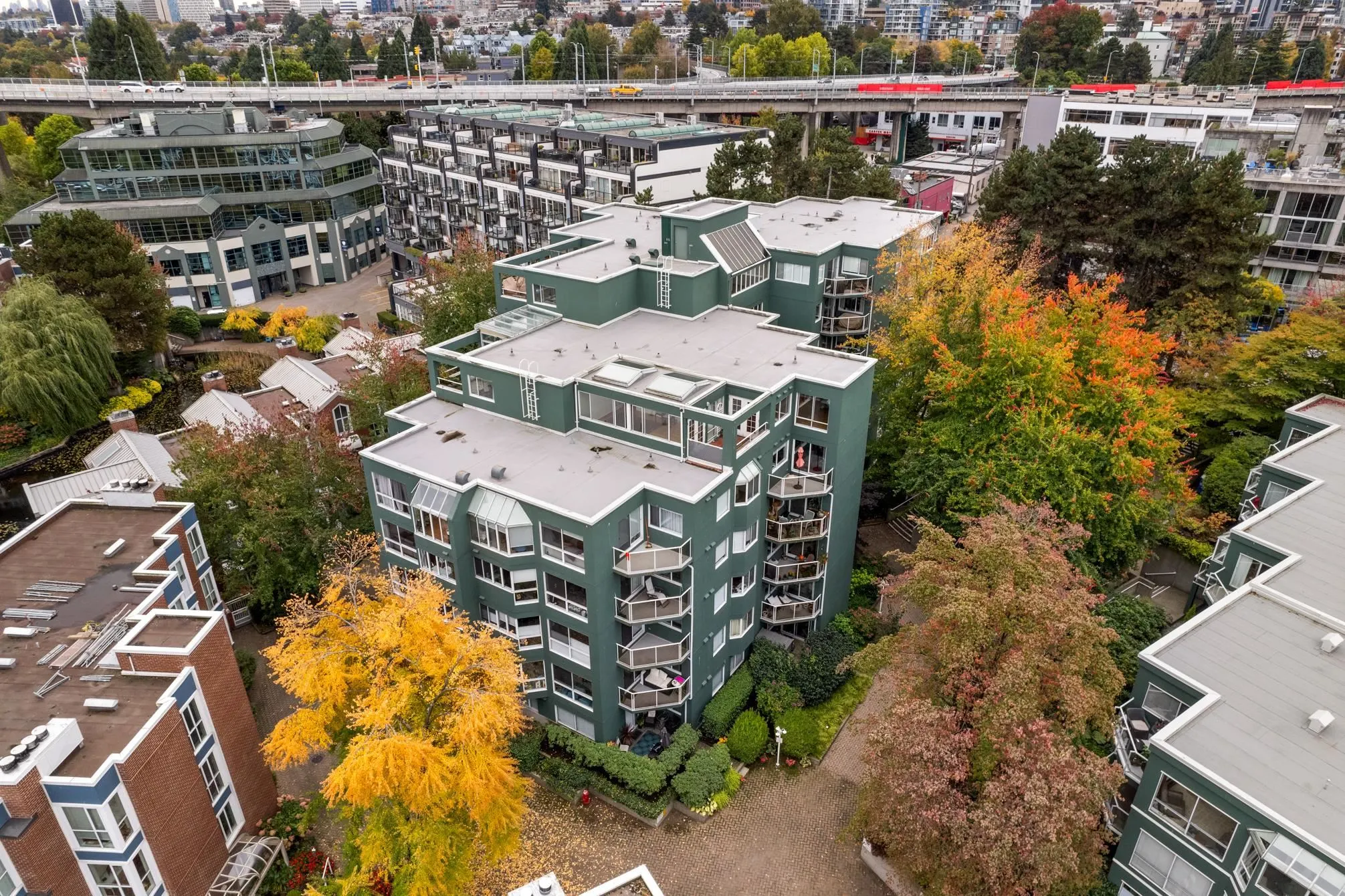 210 1508 Mariner Walk