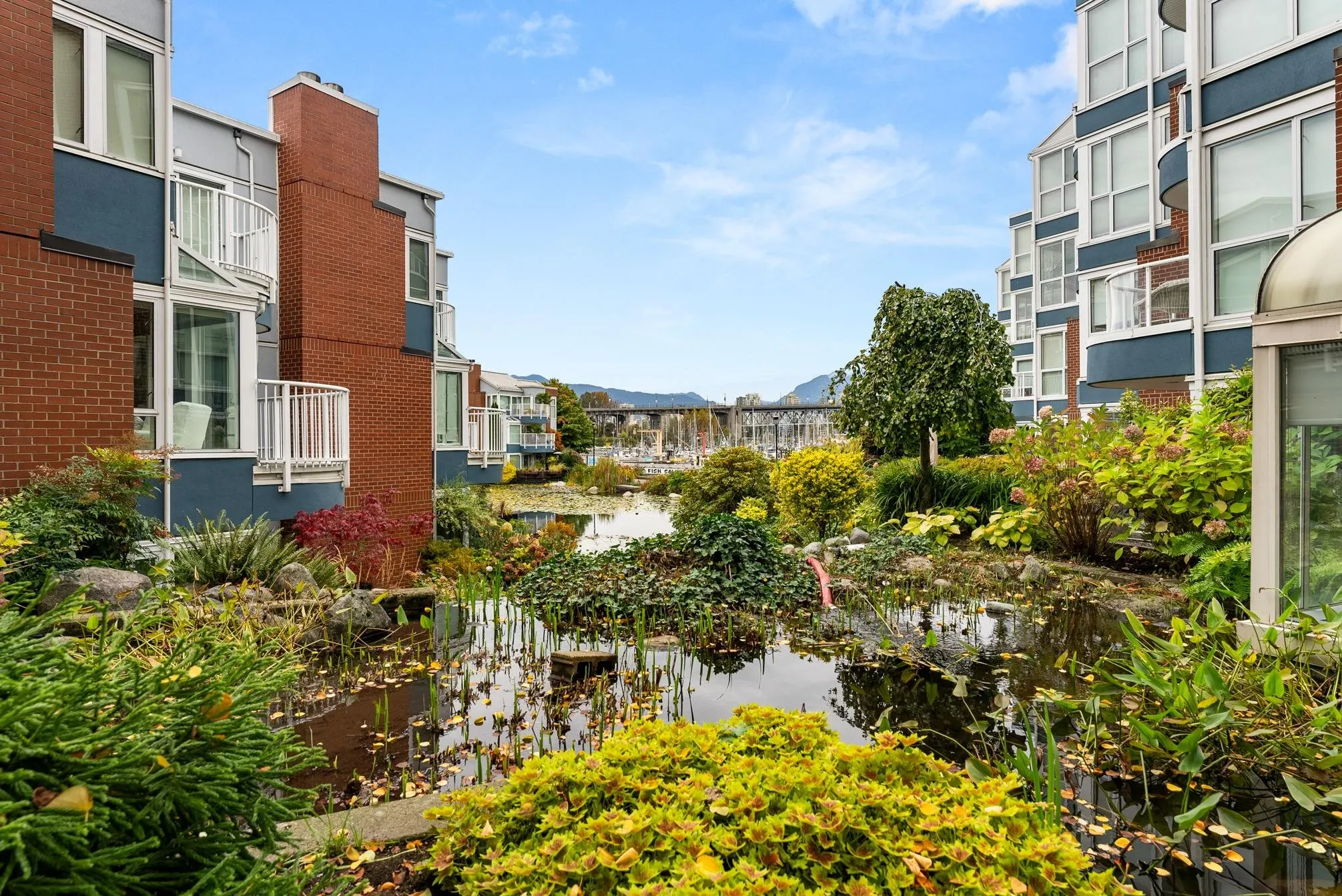 210 1508 Mariner Walk