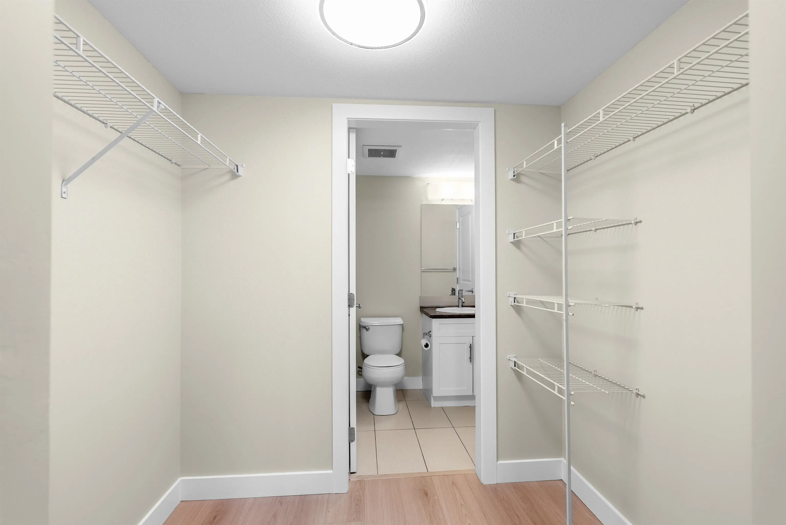 202 46150 Bole Avenue