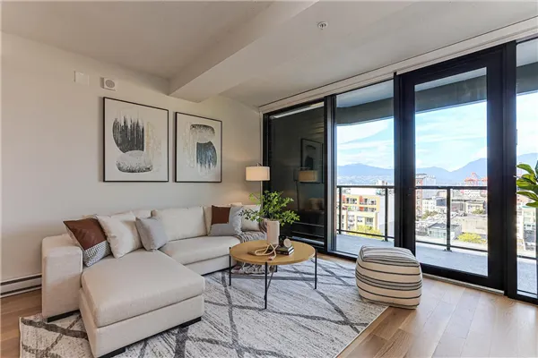 903 239 Keefer Street