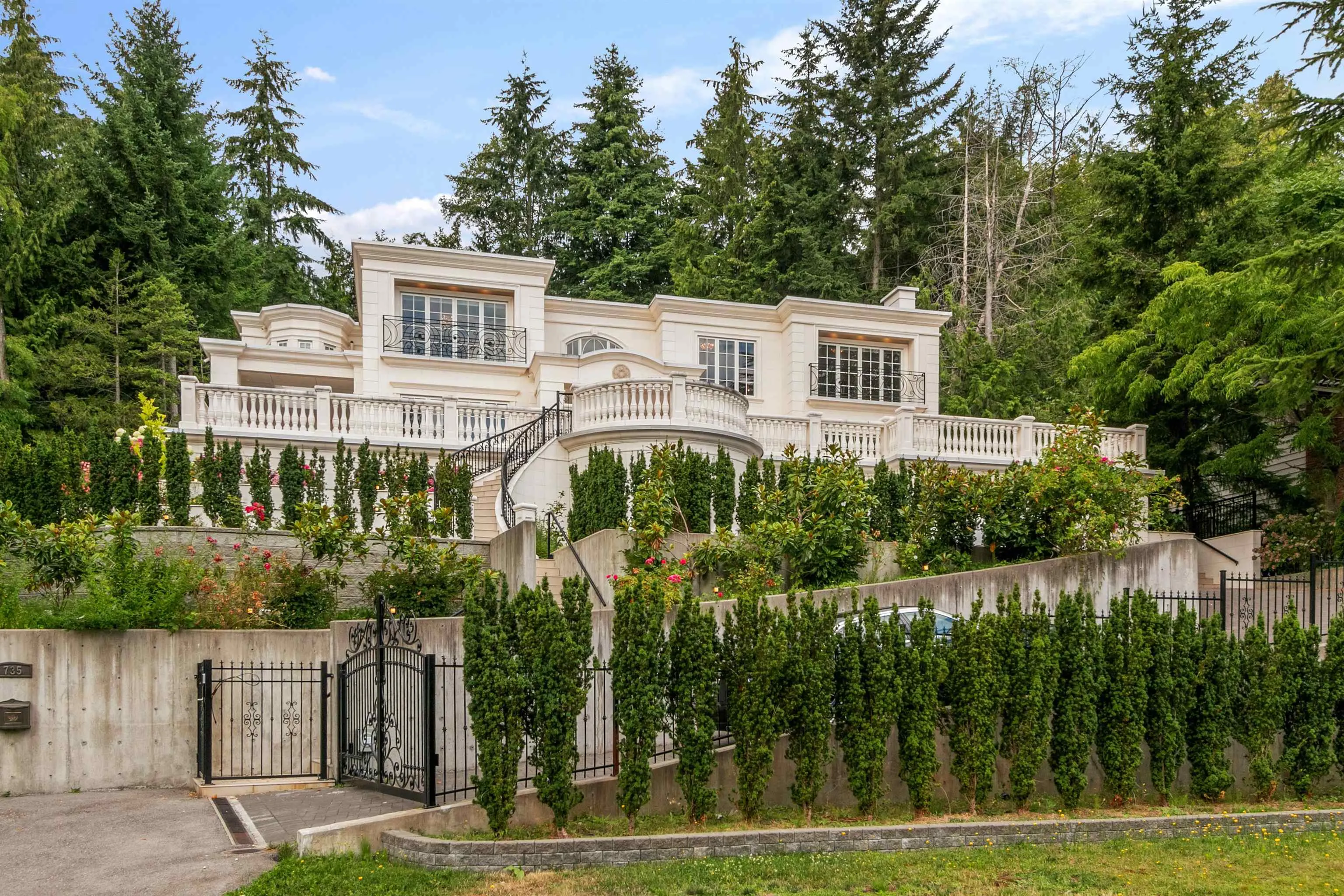 735 St. Andrews Road